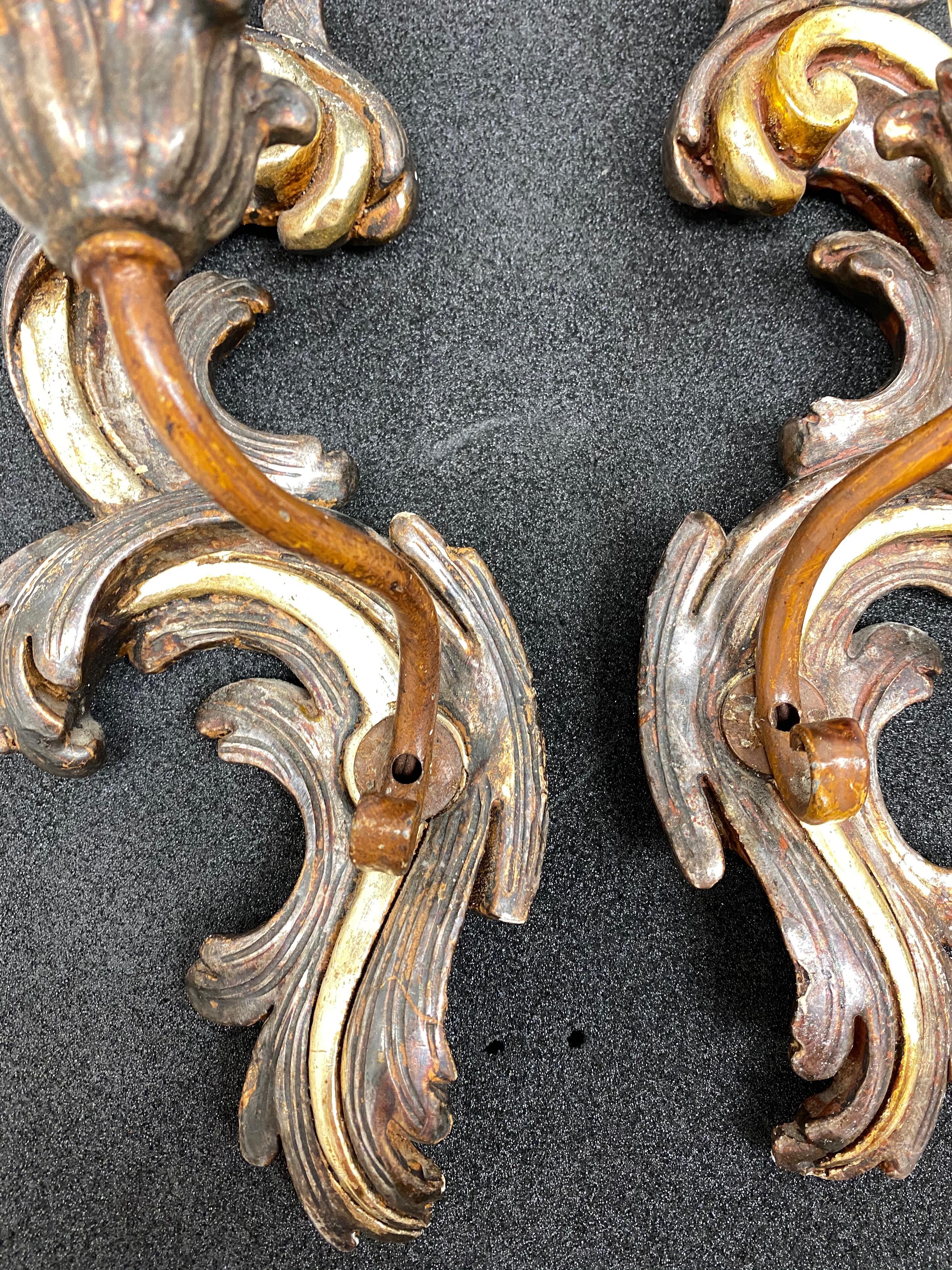 Paar Kronleuchter aus Giltwood im Tole-Stil, Italien, 1960er Jahre (Mitte des 20. Jahrhunderts) im Angebot
