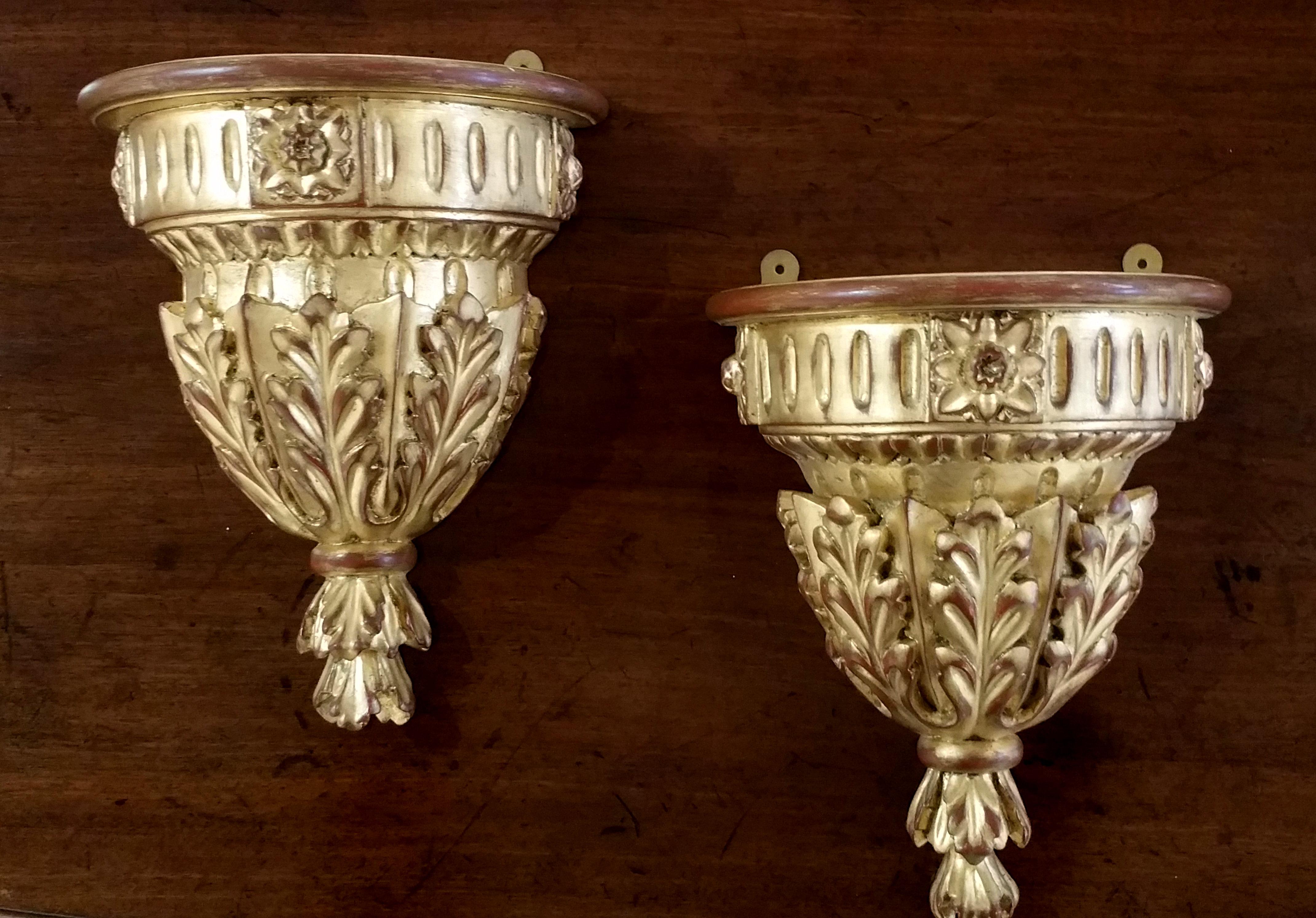 This very attractive set of carved giltwood wall brackets are designed in the shape of ornate urns styled with foliage and ribbing detail. Each bracket measures 8 ¾ in, 22.2 cm wide, 4 ½ in, 11.5 cm deep and 10 ½ in, 26.7 cm in height. These