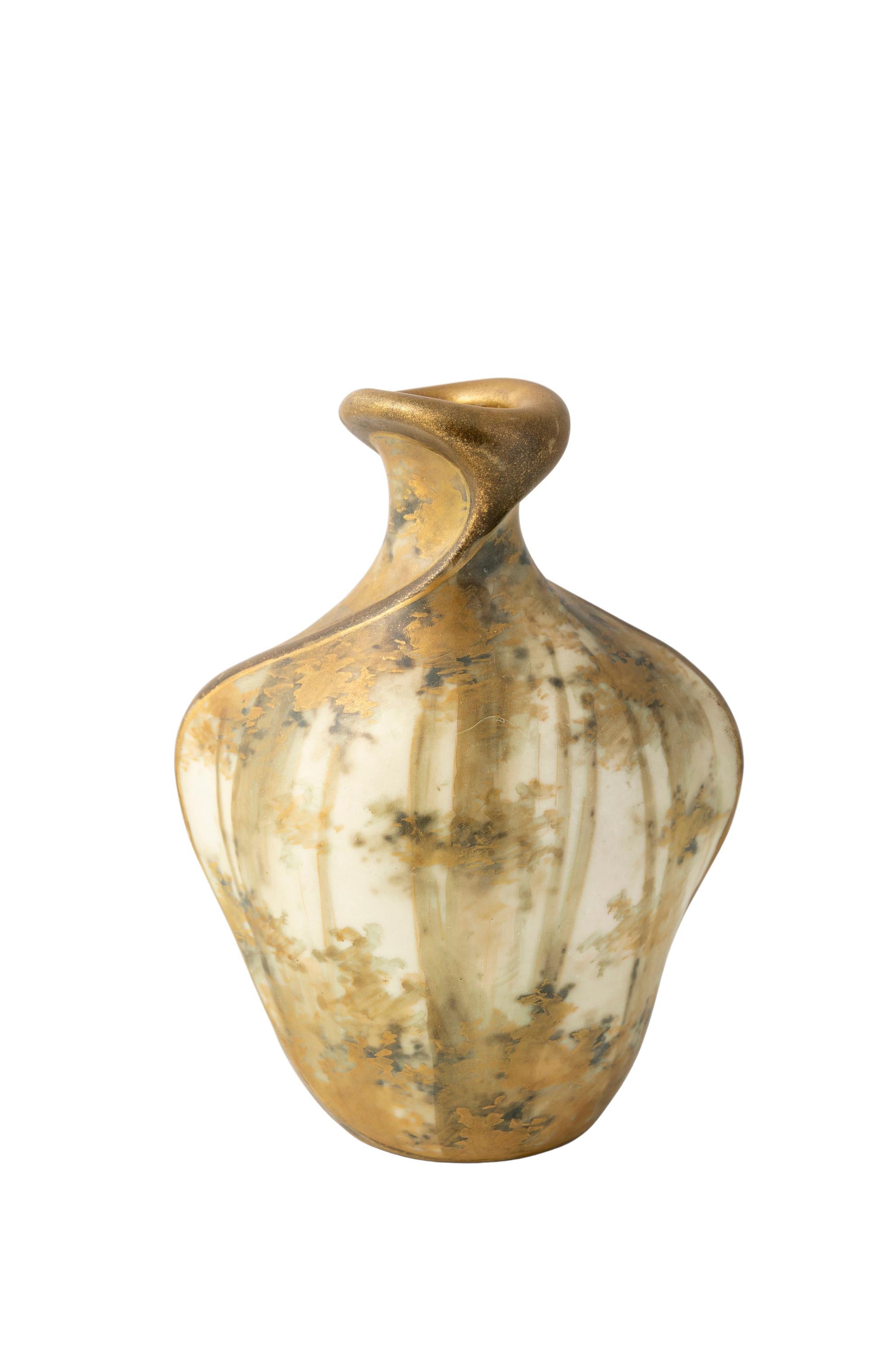 Coppia di vasi dorati e dipinti a mano di Nikolaus Kannhäuser Amphora 1898 ca. in vendita 2