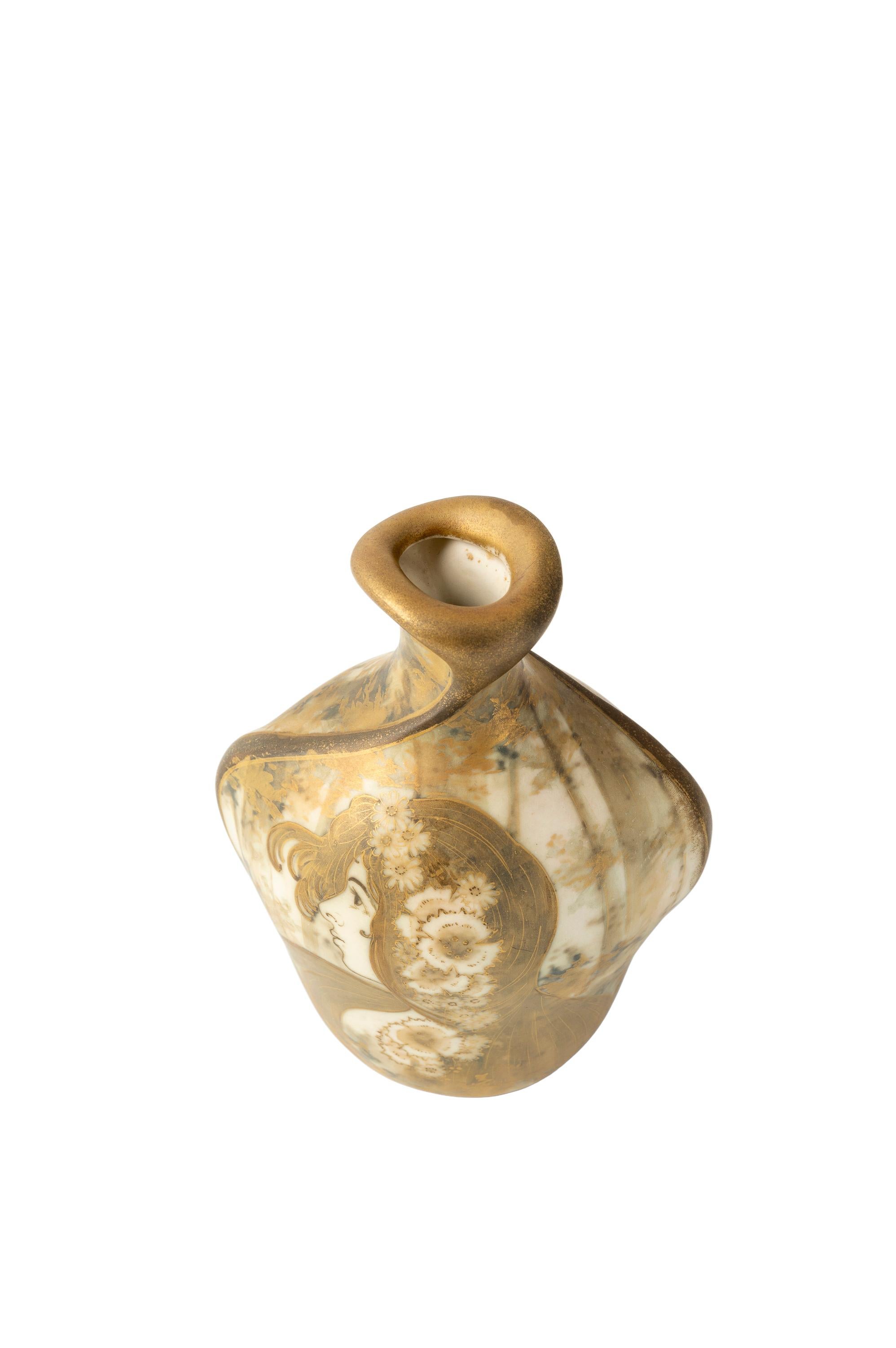 Coppia di vasi dorati e dipinti a mano di Nikolaus Kannhäuser Amphora 1898 ca. in vendita 3