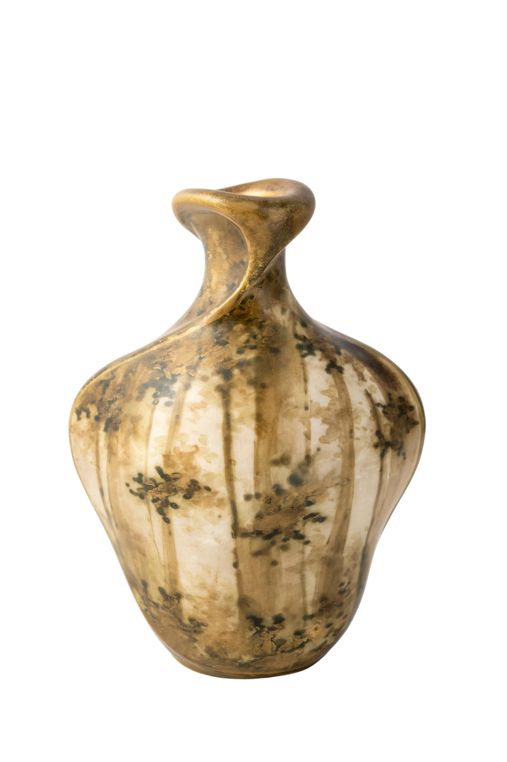 Art Nouveau Coppia di vasi dorati e dipinti a mano di Nikolaus Kannhäuser Amphora 1898 ca. in vendita