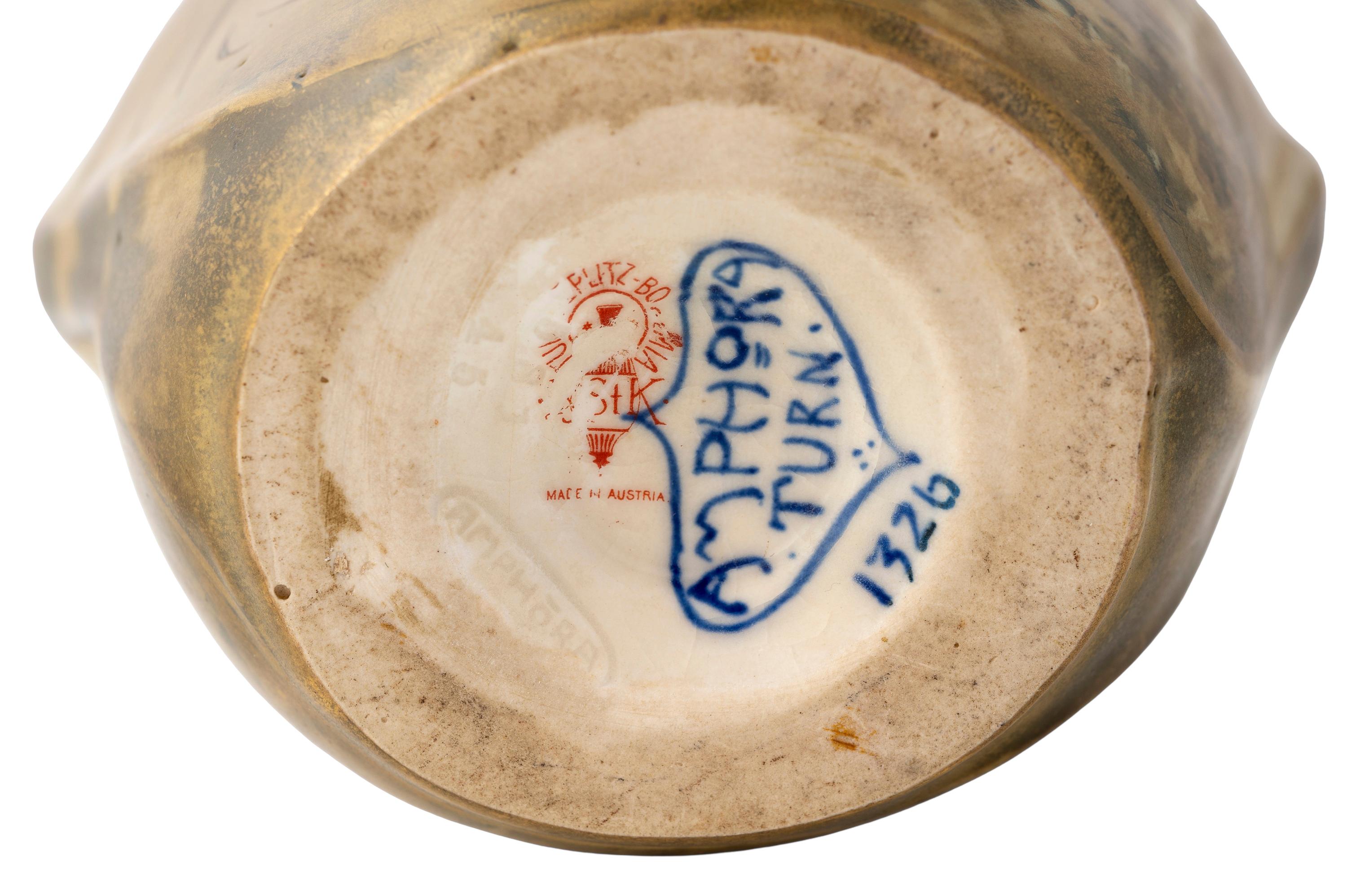 XIX secolo Coppia di vasi dorati e dipinti a mano di Nikolaus Kannhäuser Amphora 1898 ca. in vendita