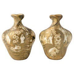Paire de vases dorés et peints à la main par Nikolaus Kannhäuser Amphora vers 1898