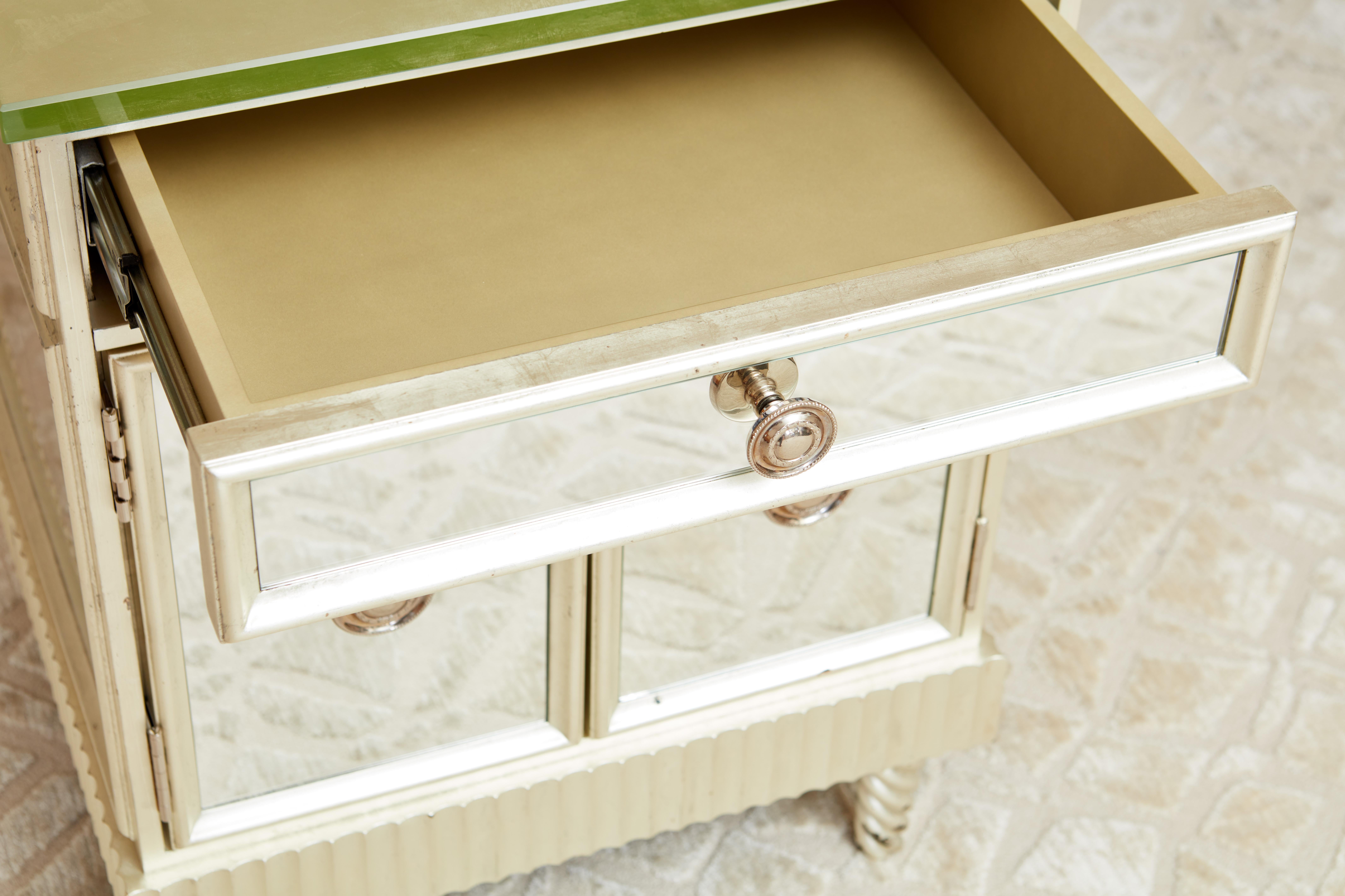 Pair of Giltwood and Mirrored Night Stands For Sale 3