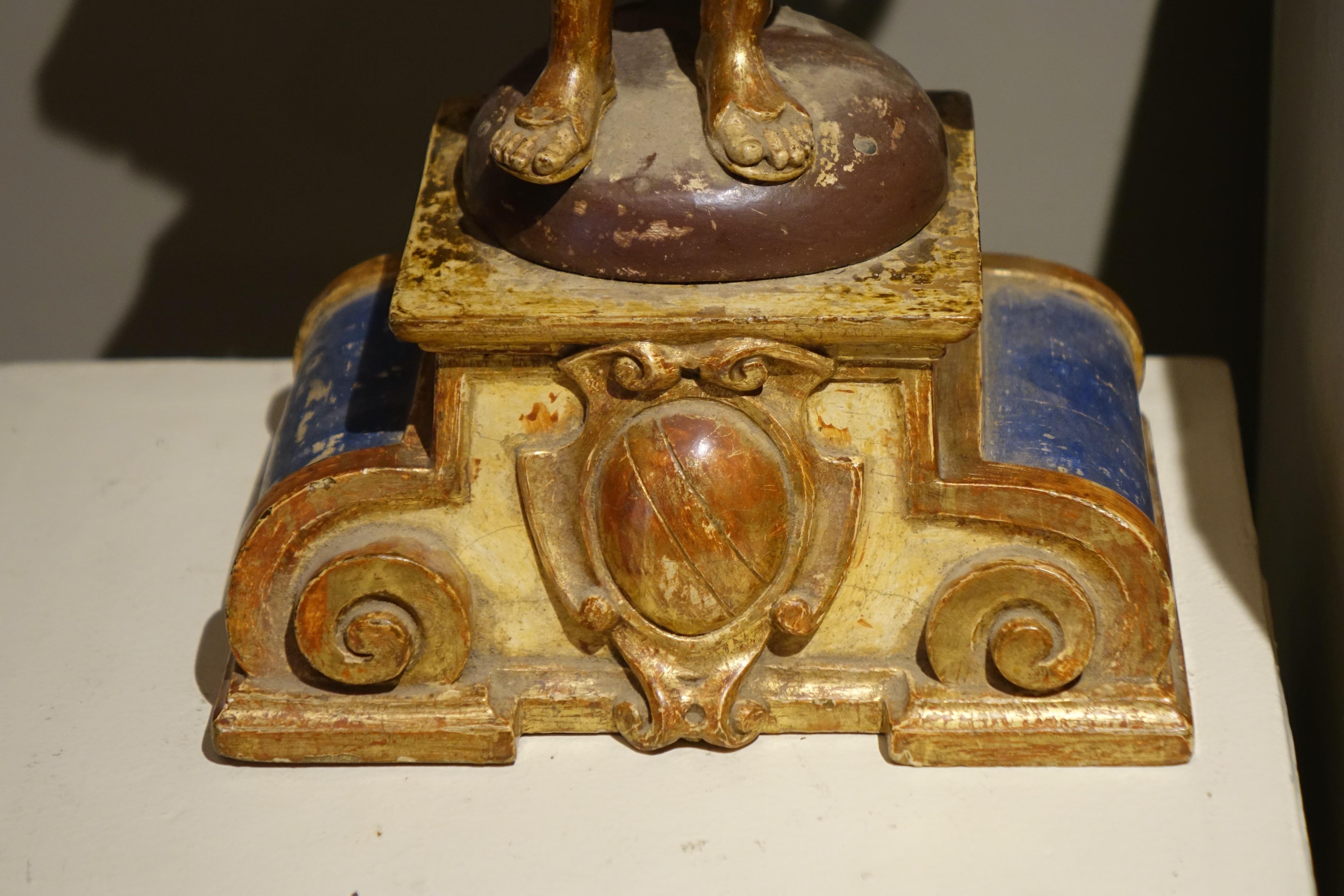 Italian Pair of Giltwood Angels  Provence or Italy, 17th c. For Sale