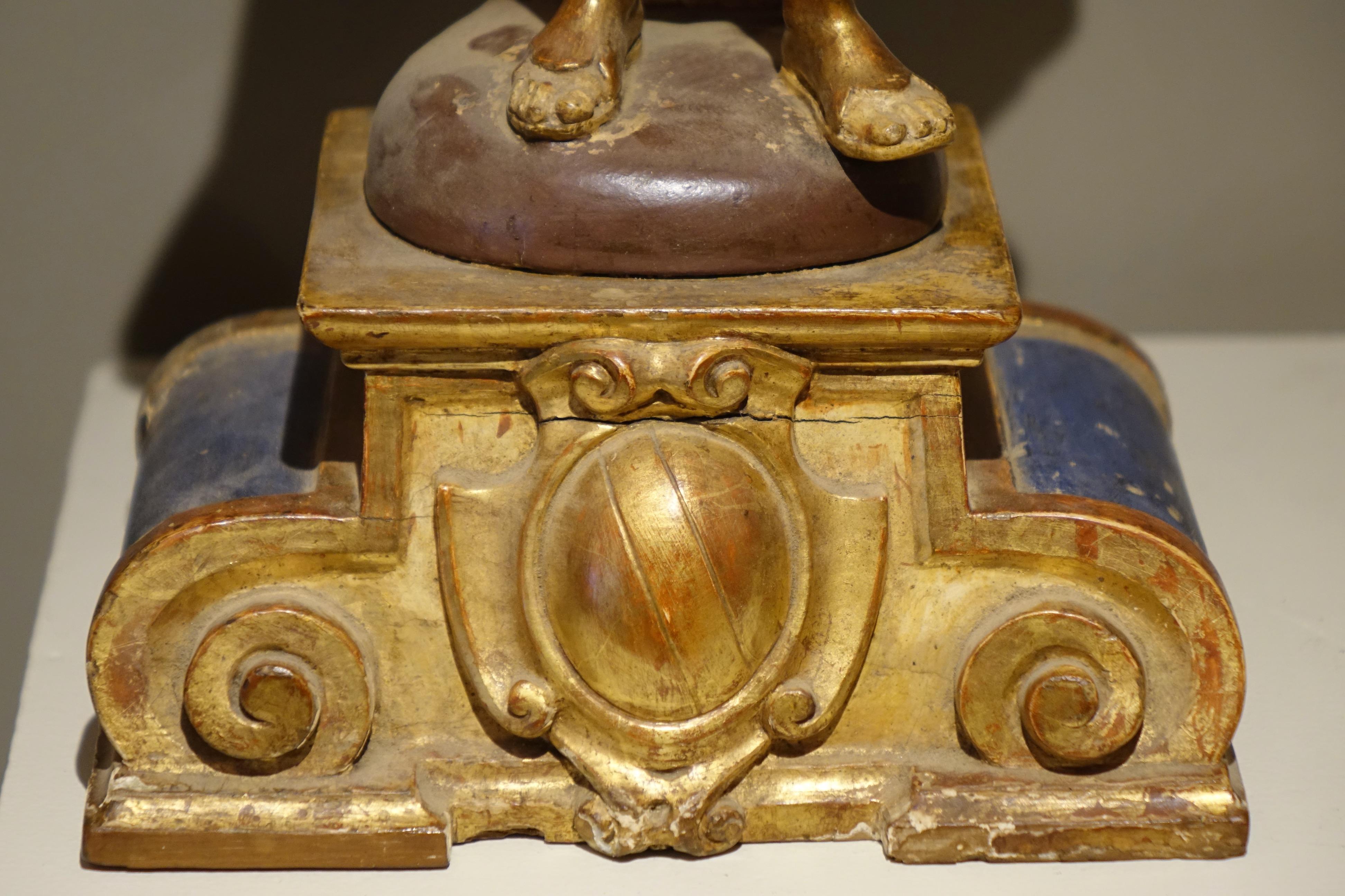 Pair of Giltwood Angels  Provence or Italy, 17th c. In Good Condition For Sale In PARIS, FR