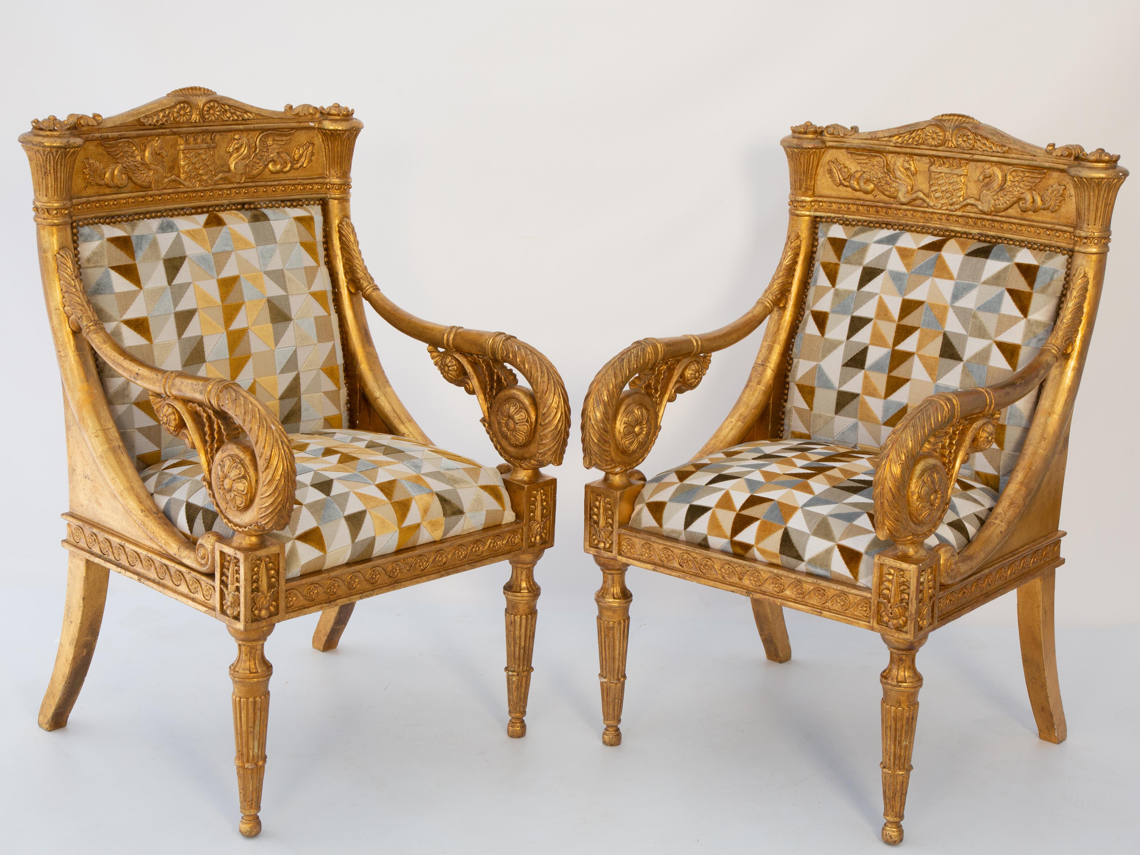 Français Paire de fauteuils baroques en bois doré en vente