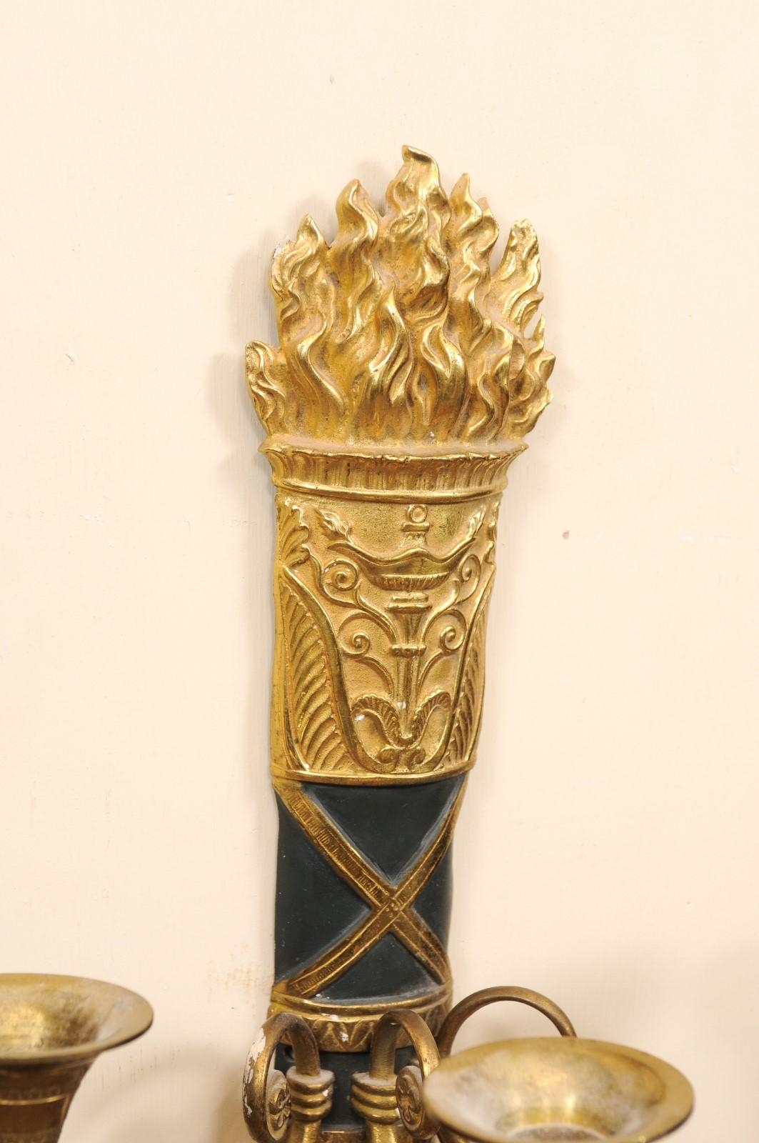 Paire d'appliques à 2 lumières en bois doré avec aigle sculpté et pampilles, 20ème siècle en vente 4