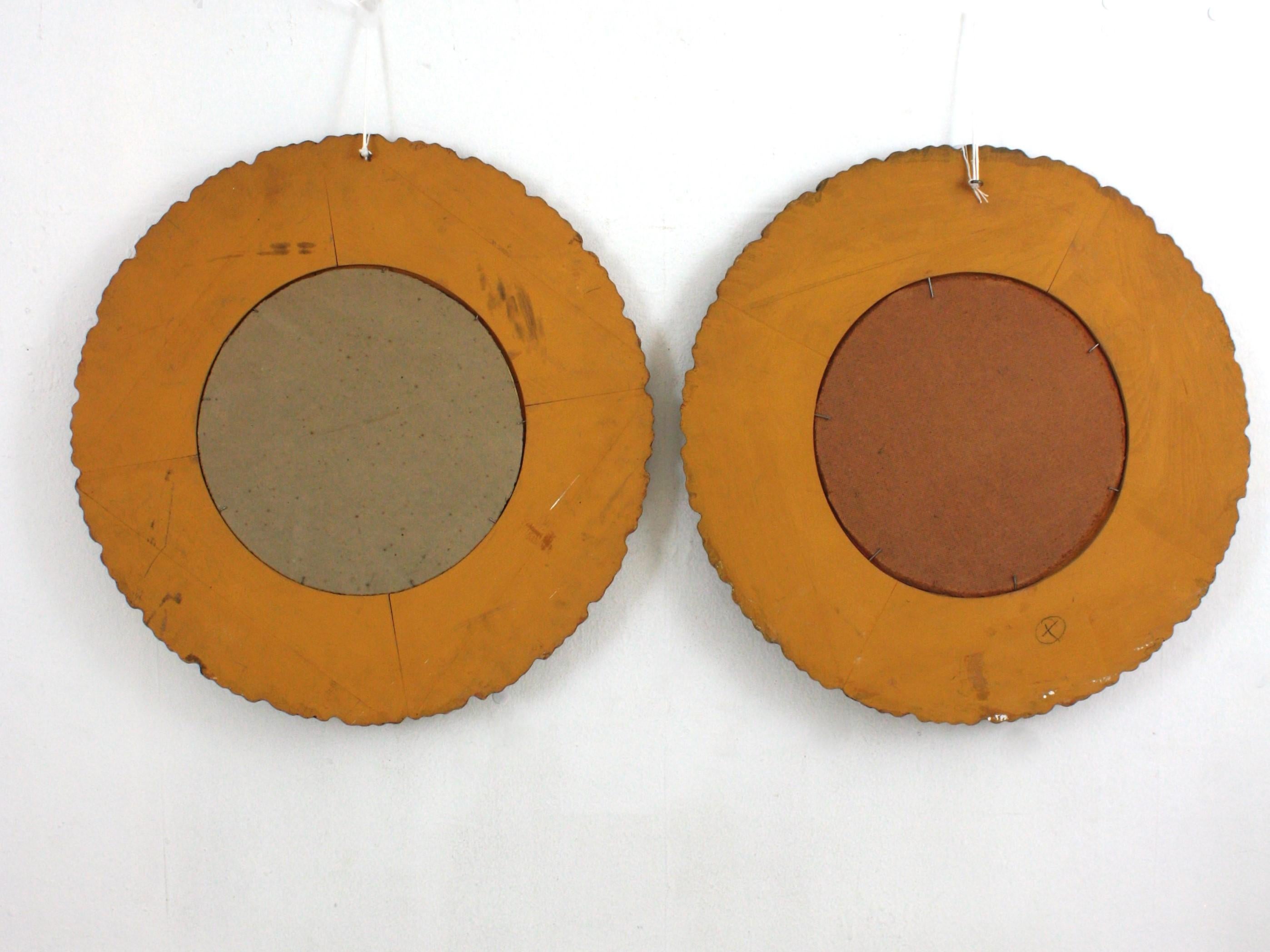 Paire de miroirs en bois doré sculptés en forme de soleil, Espagne, années 1950 en vente 5