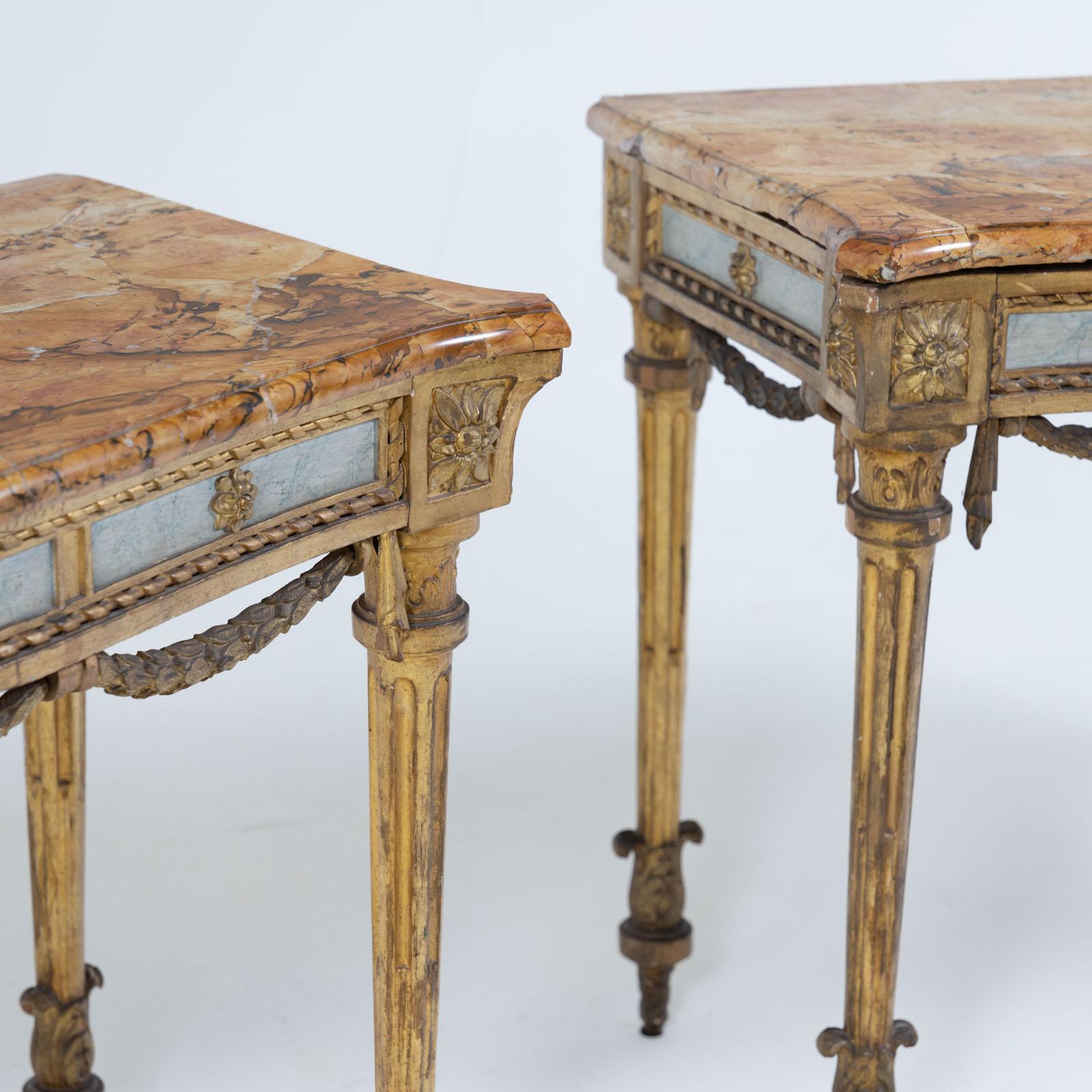 Paar vergoldete Holzkonsolen mit Marmorplatten, 19. Jahrhundert im Zustand „Gut“ im Angebot in Greding, DE