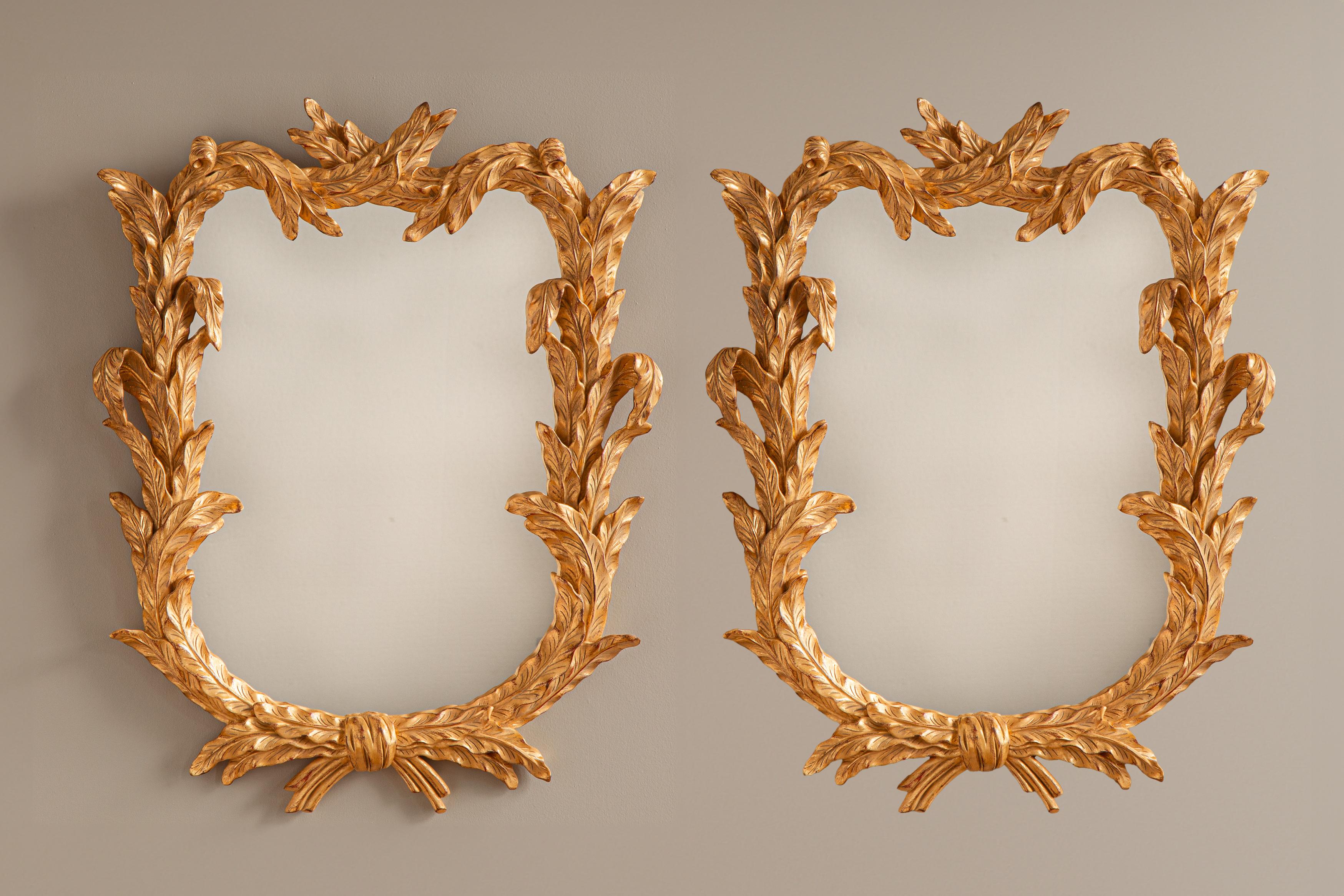 A pair of carved Giltwood looking glass in the Chippendale style.
The frames formed of depicting lively Acanthus leaves