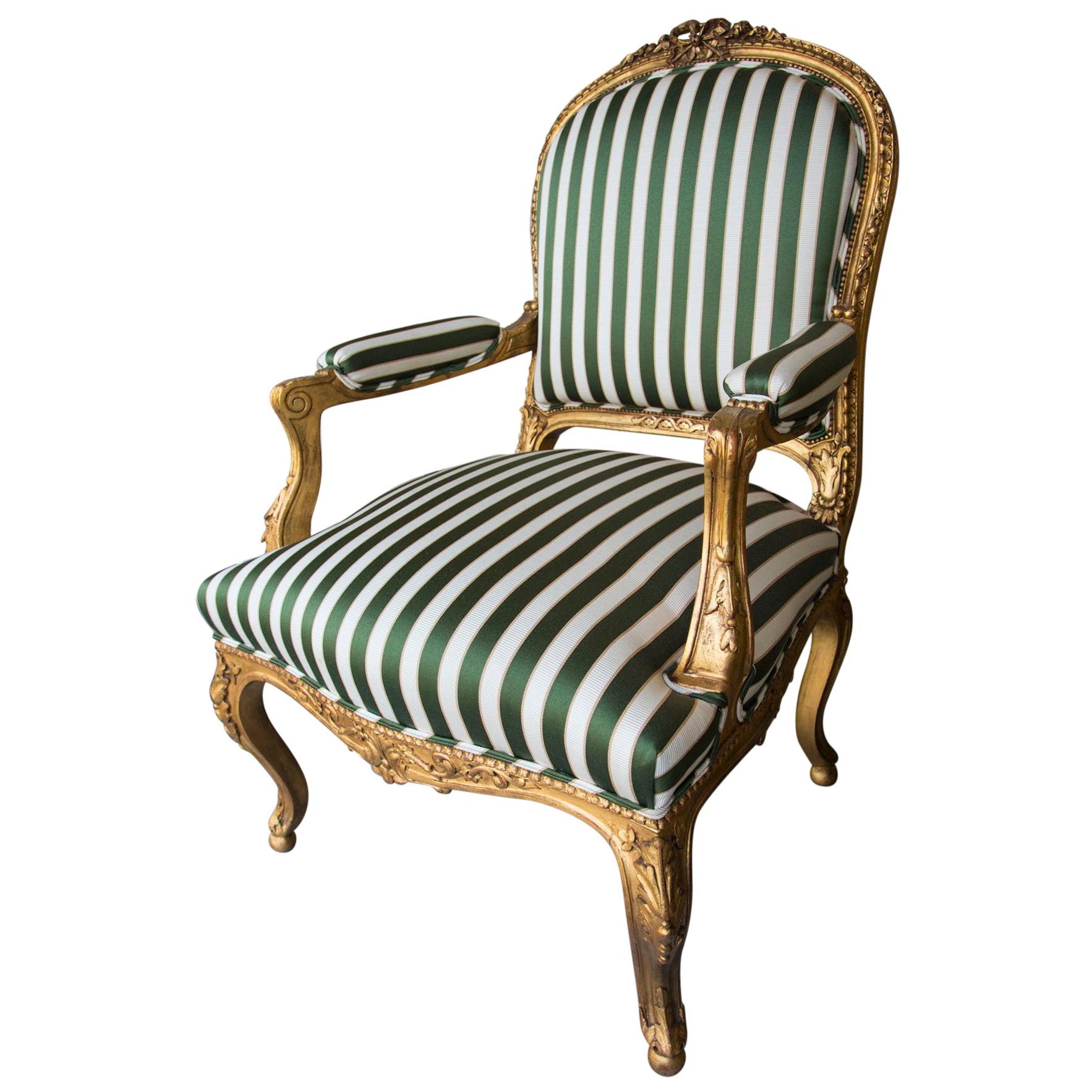 Paire de Fauteuils de Style Louis XV en Bois Doré en vente