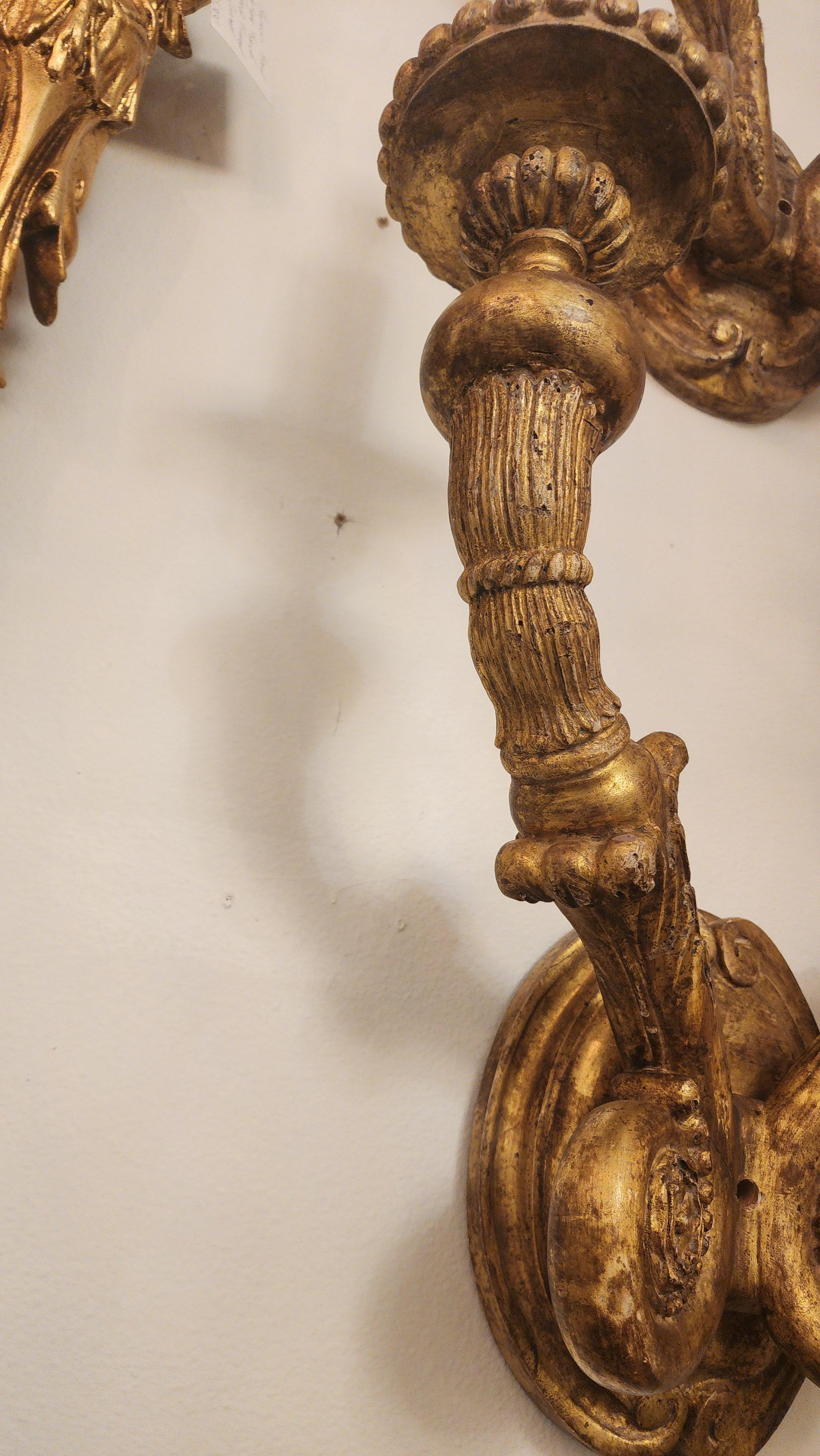 Louis XVI Paire d'appliques en bois doré en vente