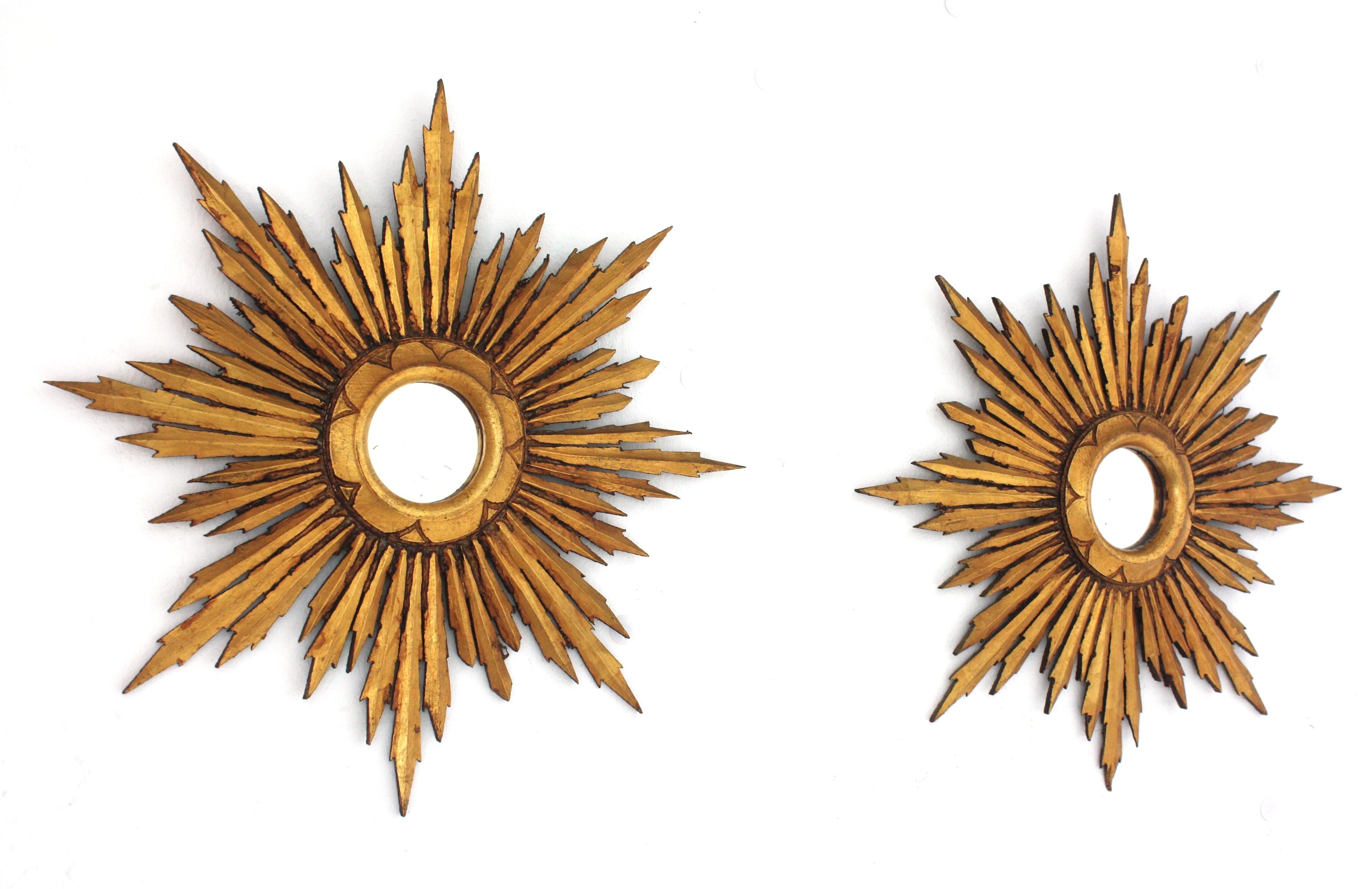 Espagnol Paire de miroirs étoilés Sunburst en bois doré, petite taille, baroque espagnol en vente