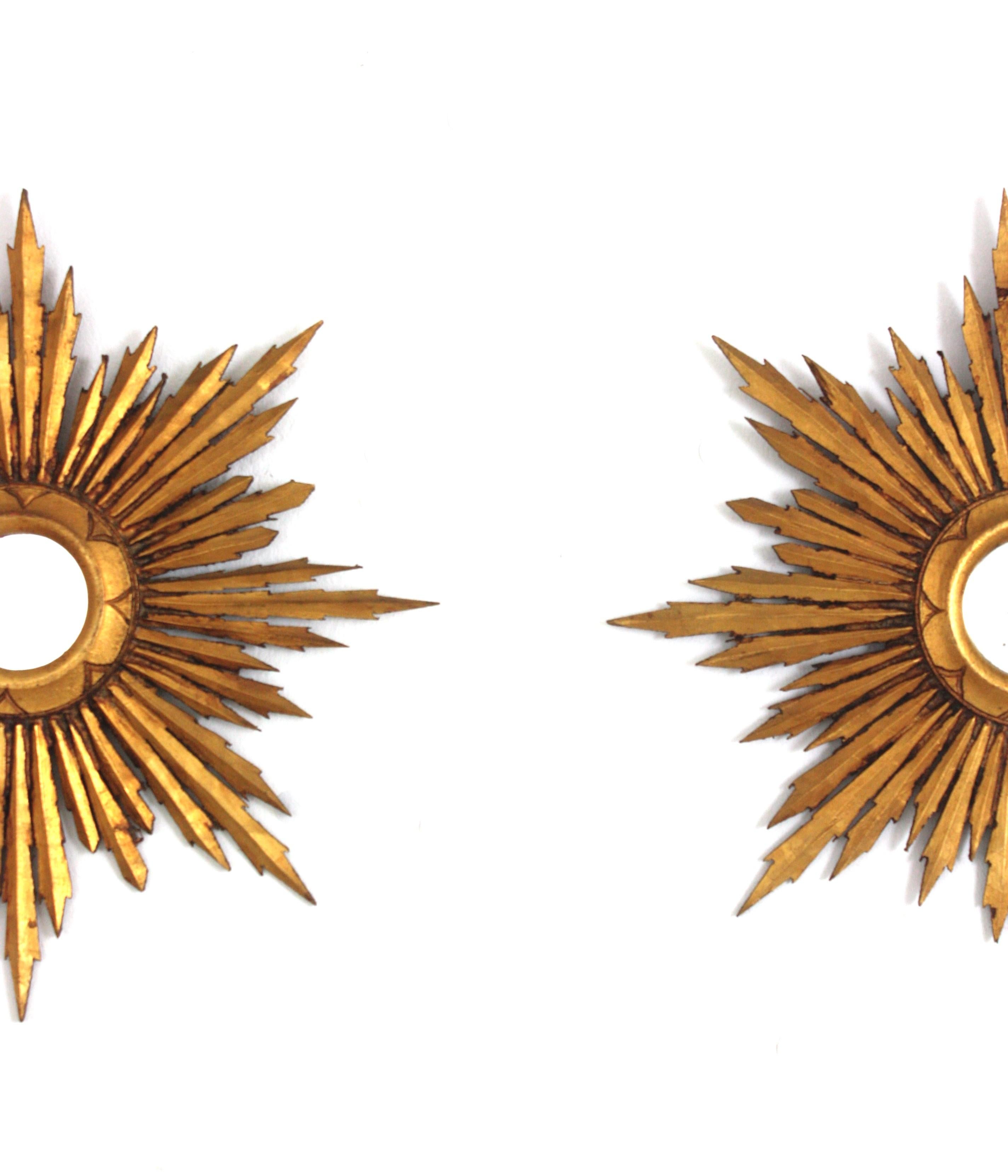 Paire de miroirs étoilés Sunburst en bois doré, petite taille, baroque espagnol Bon état - En vente à Barcelona, ES