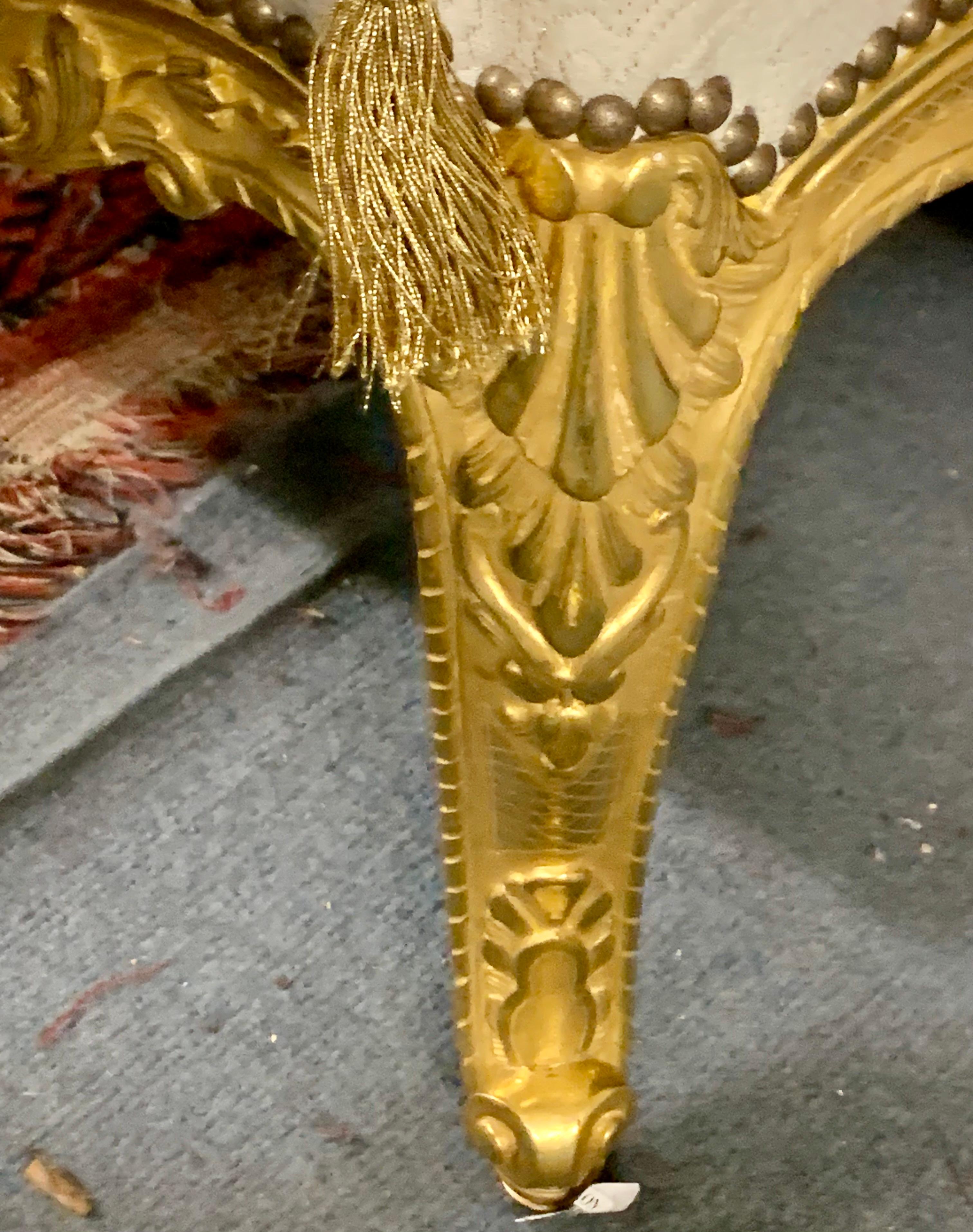 Louis XIV Paire de tabourets en bois doré en vente