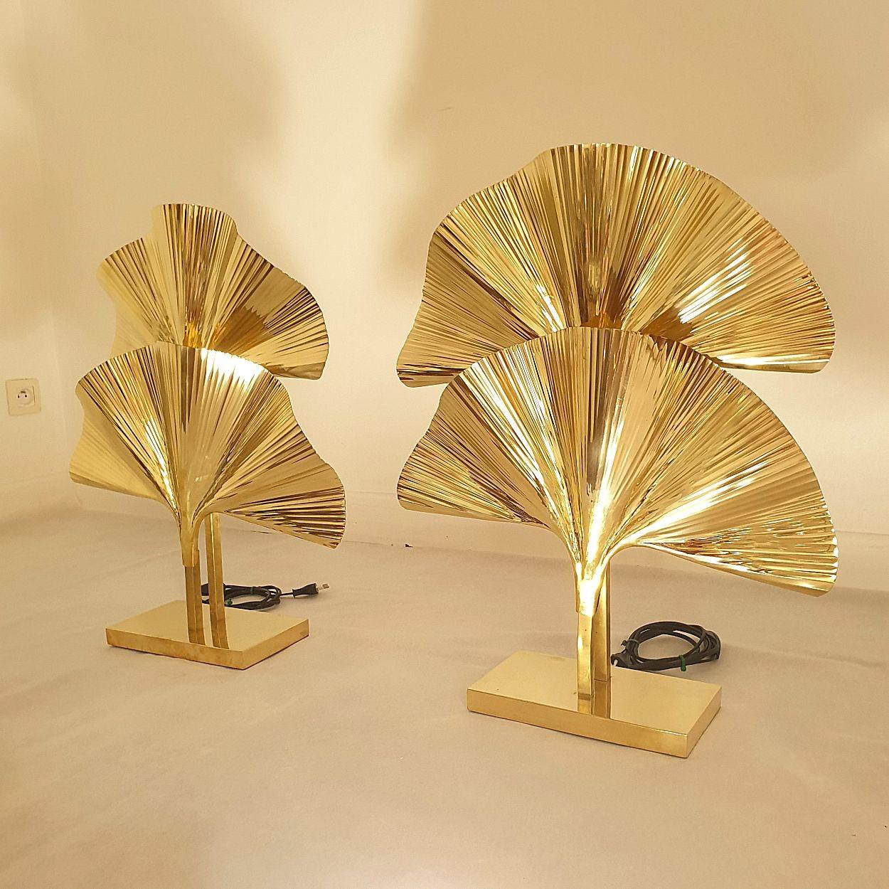 Mid-Century Modern Paire de lampes de table Ginko en laiton, Italie en vente
