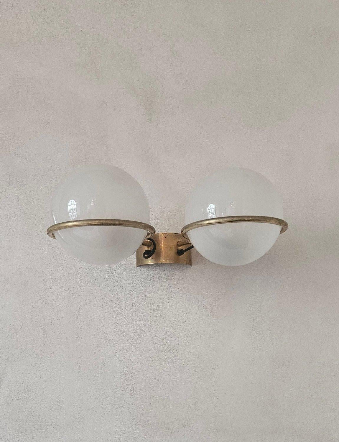 Italian Pair of Gino Sarfatti 1950s Brass and Frosted Glass Ball Appliques