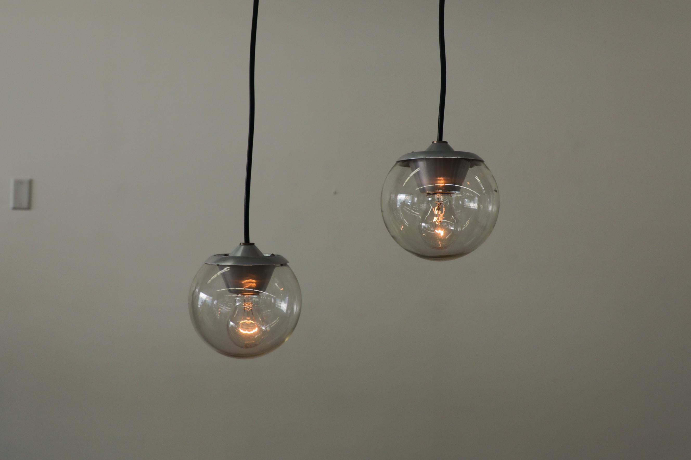Pair of Gino Sarfatti Glass Pendant Lights Model 2095/1 by Arteluce, Italy, 1958 In Good Condition For Sale In Los Angeles, CA