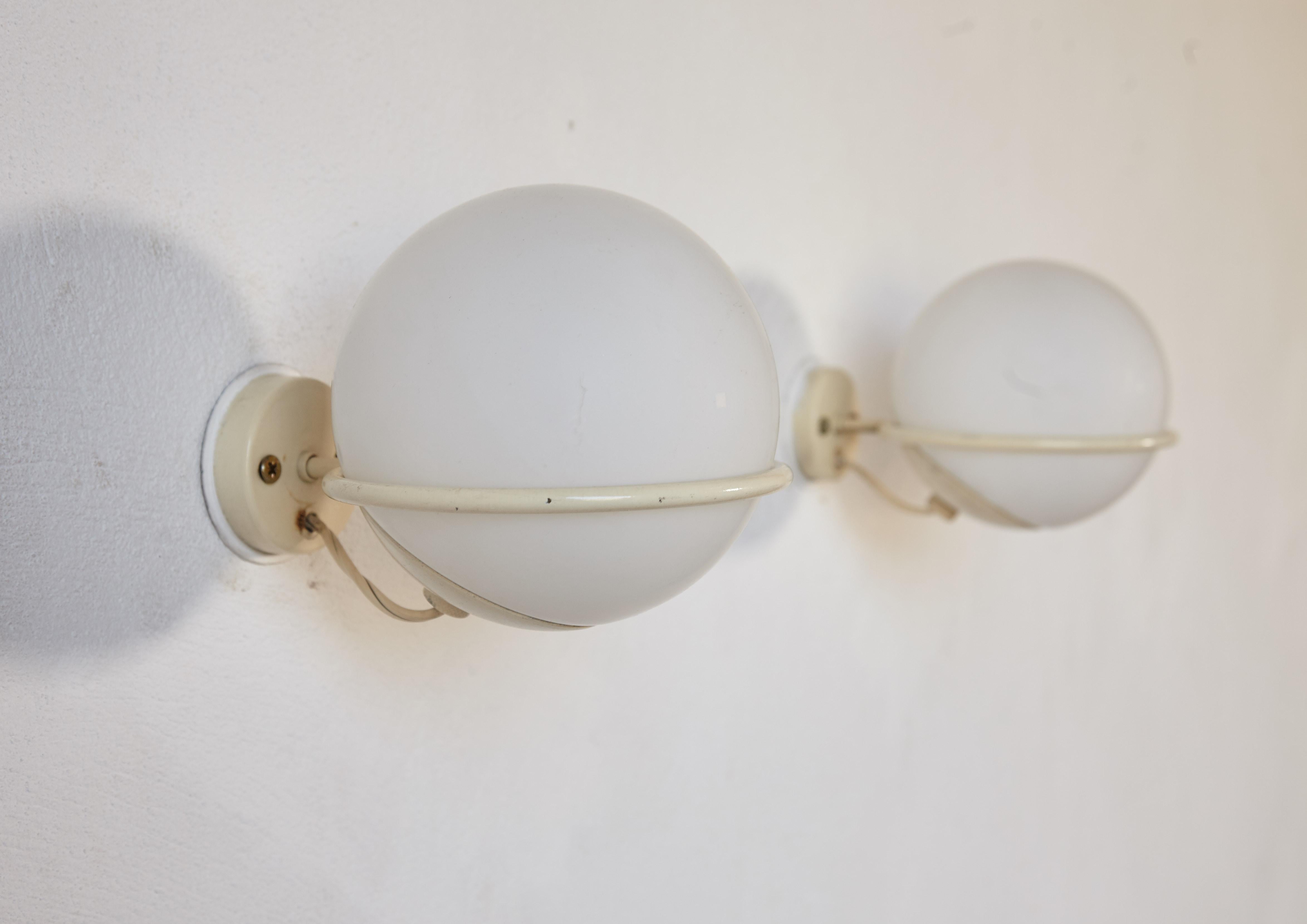 Pair of Gino Sarfatti wall lights, Model no. 238/1, Italy, 1960s. Glass and painted aluminium. Manufactured by Arteluce, Milan, Italy, with makers label. Local rewiring required prior to use. Fast and inexpensive shipping worldwide.