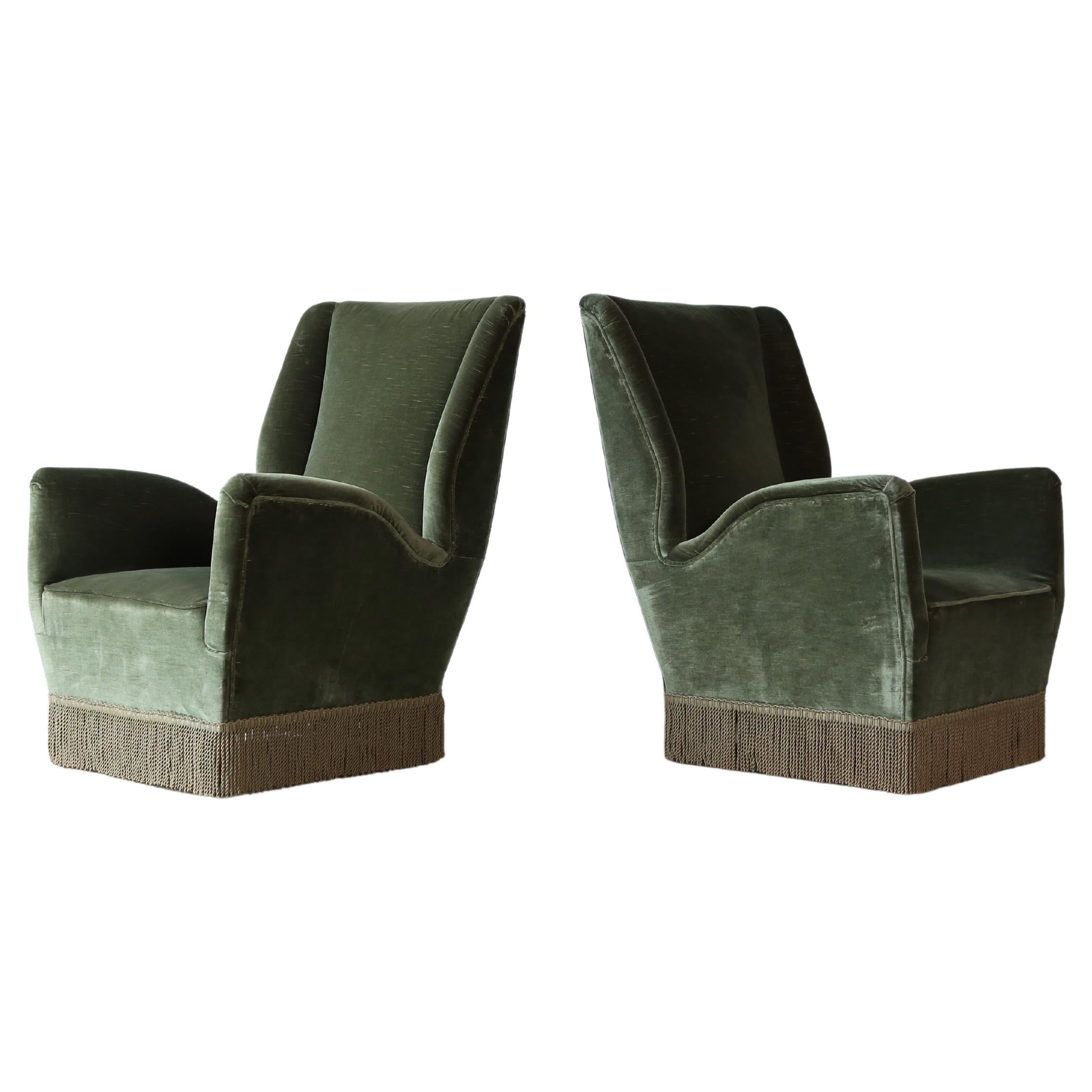 A very rare pair of Gio Ponti 512 armchairs, retaining their original green velvet, ISA Bergamo, Italy, 1950s. The original fabric shows only minor signs of use and wear. Fast shipping worldwide.







