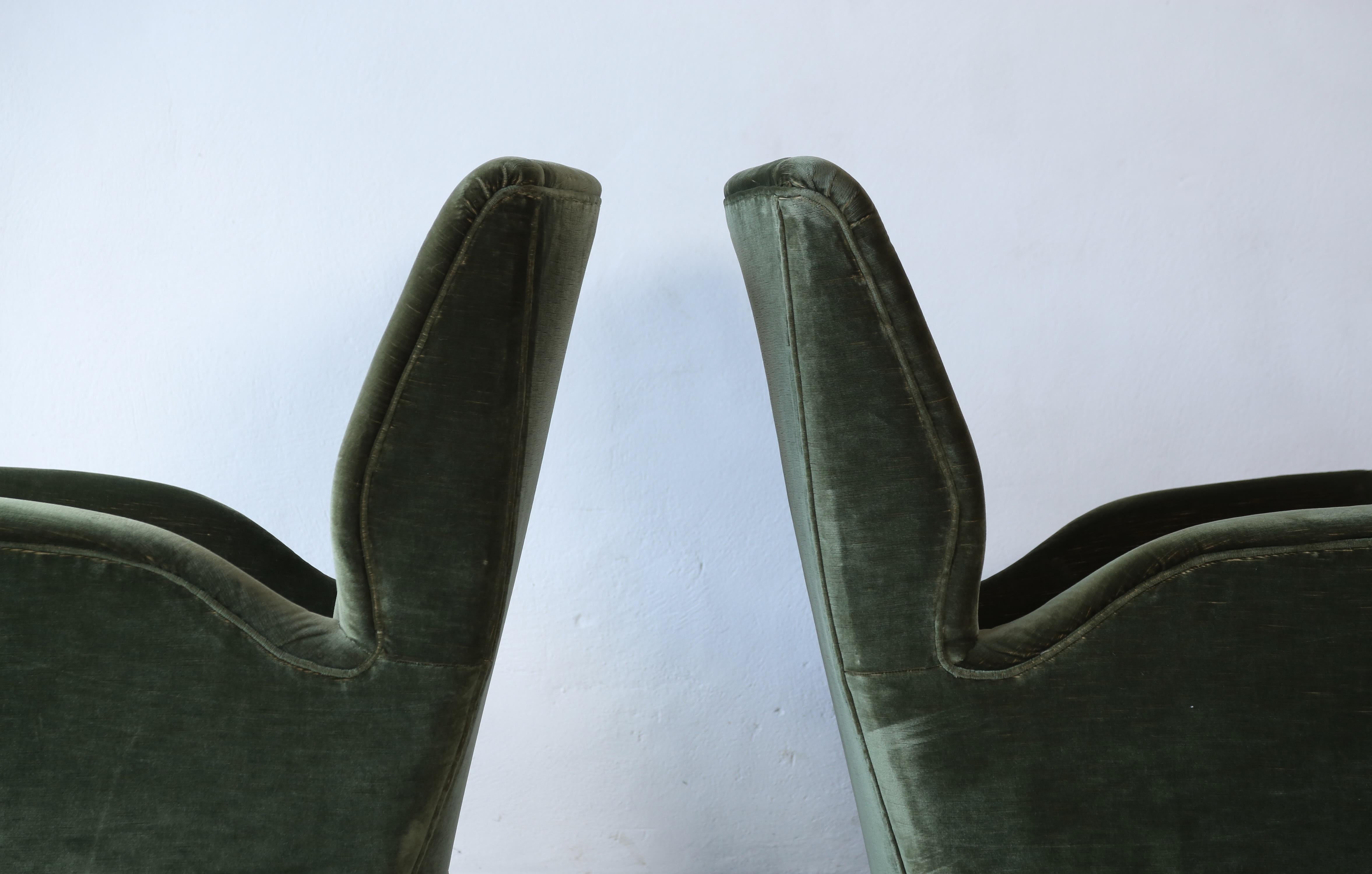 Fabric Pair of Gio Ponti 512 Armchairs, Original Velvet, ISA Bergamo, Italy, 1950s