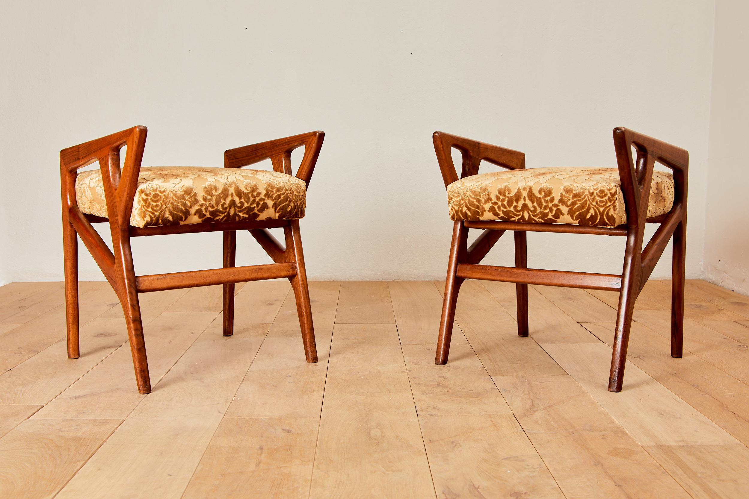 Pair of Gio Ponti 687 arm stools for Cassina, 
wood and fabric,
circa 195, Italy.
Upholstered in fabric and in very good condition.
Length 46 cm, width 45 cm, height 54 cm.