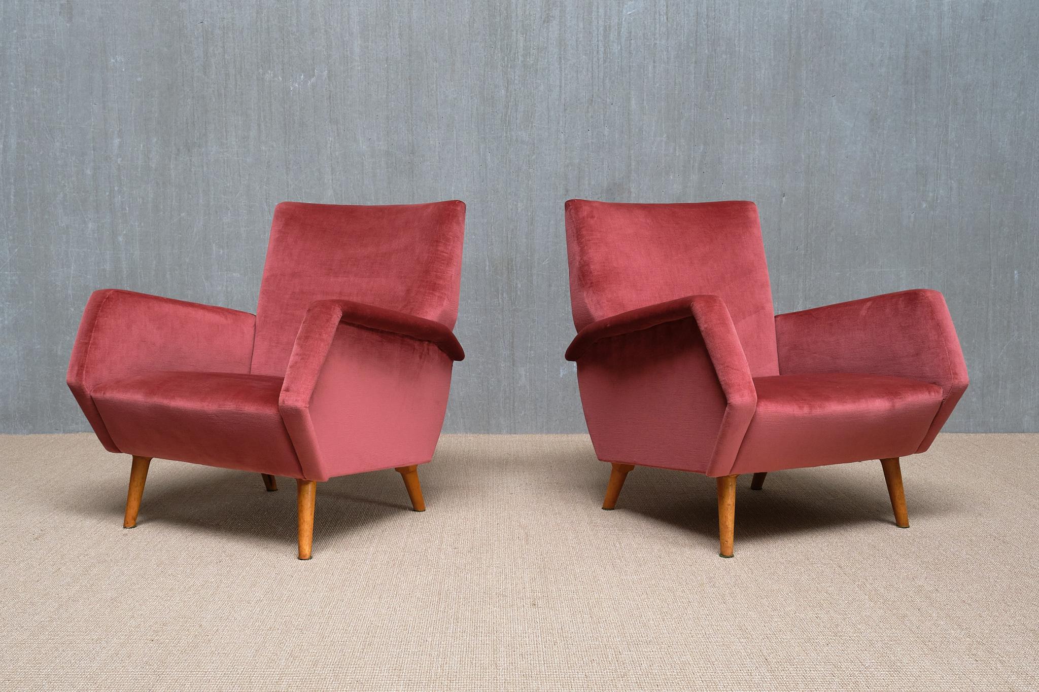 Pareja de sillones Gio Ponti de terciopelo rojo coral y haya, Asko, Finlandia, 1957 en venta 10