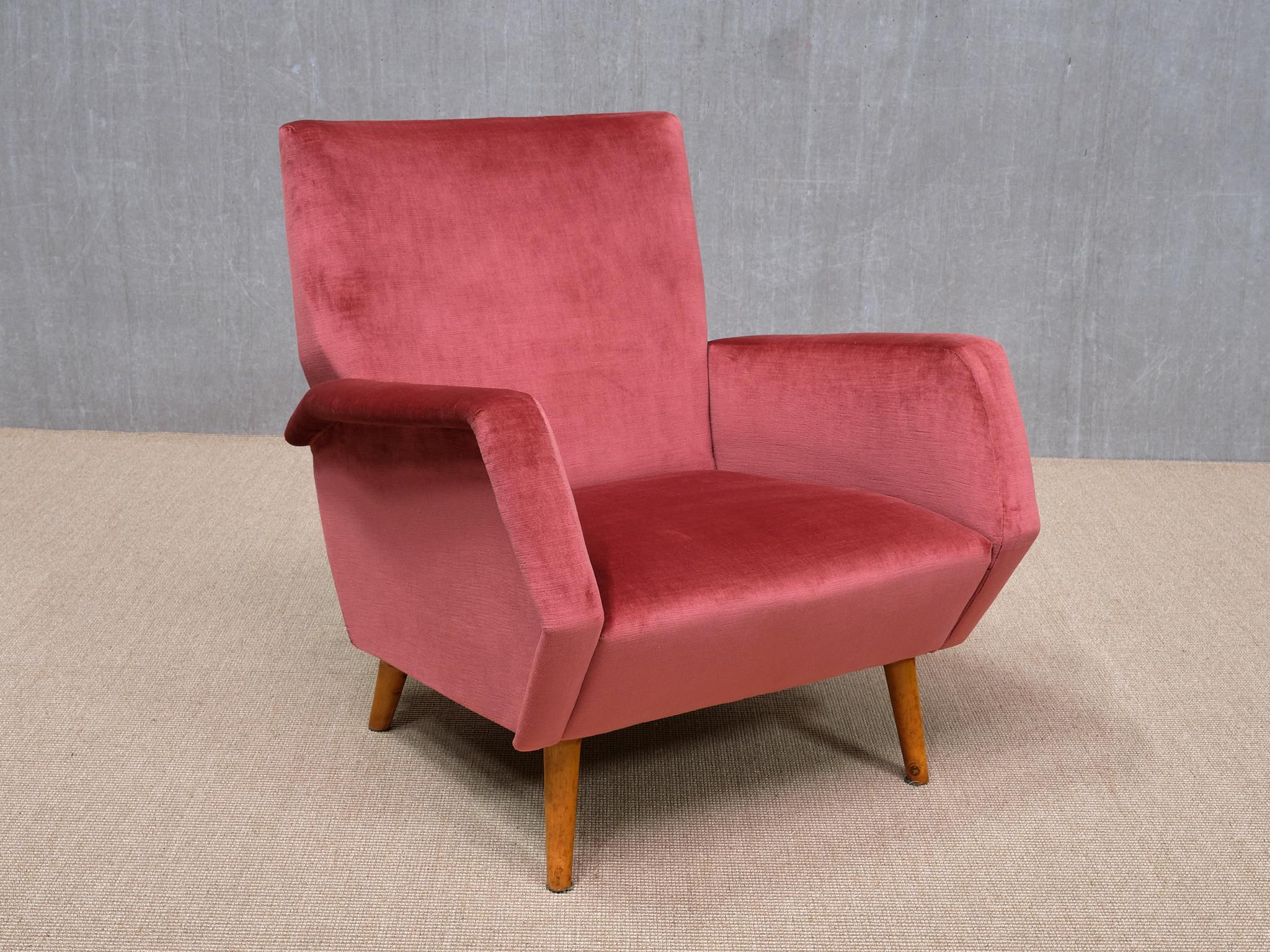 Pareja de sillones Gio Ponti de terciopelo rojo coral y haya, Asko, Finlandia, 1957 mediados del siglo XX en venta