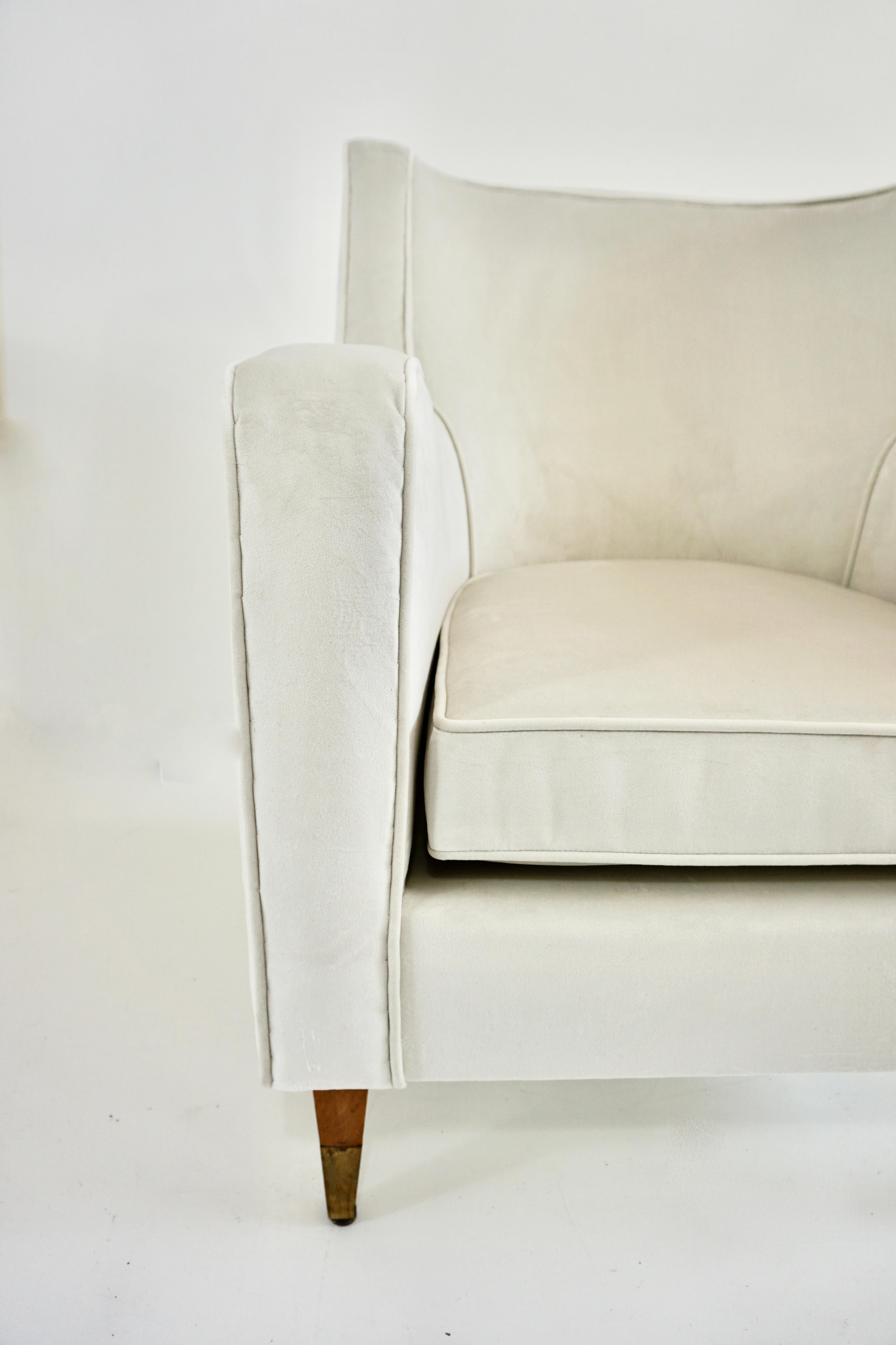 paire de fauteuils Gio Ponti en velours blanc  pieds en laiton pour une résidence privée 1955 en vente 4