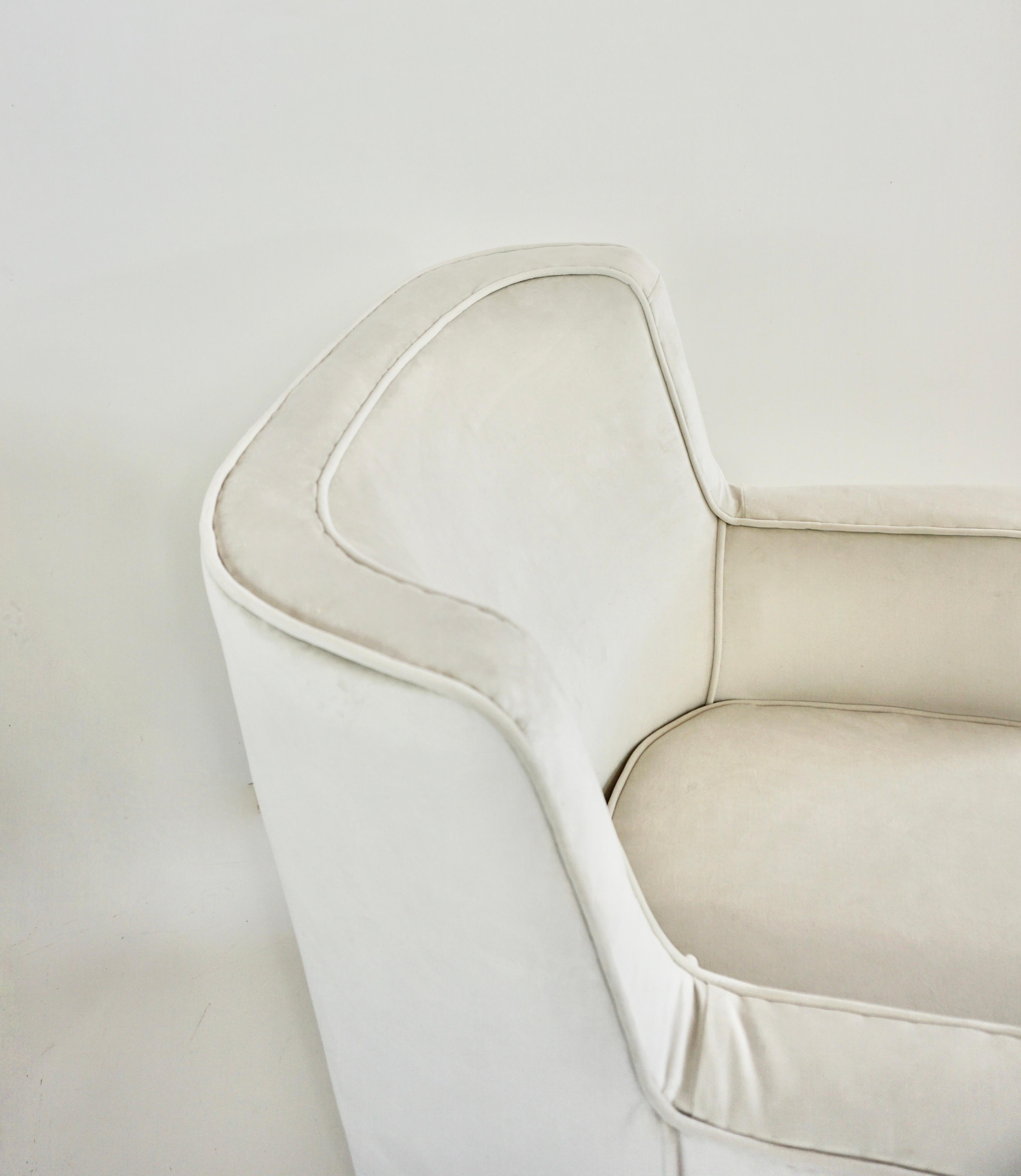paire de fauteuils Gio Ponti en velours blanc  pieds en laiton pour une résidence privée 1955 en vente 6