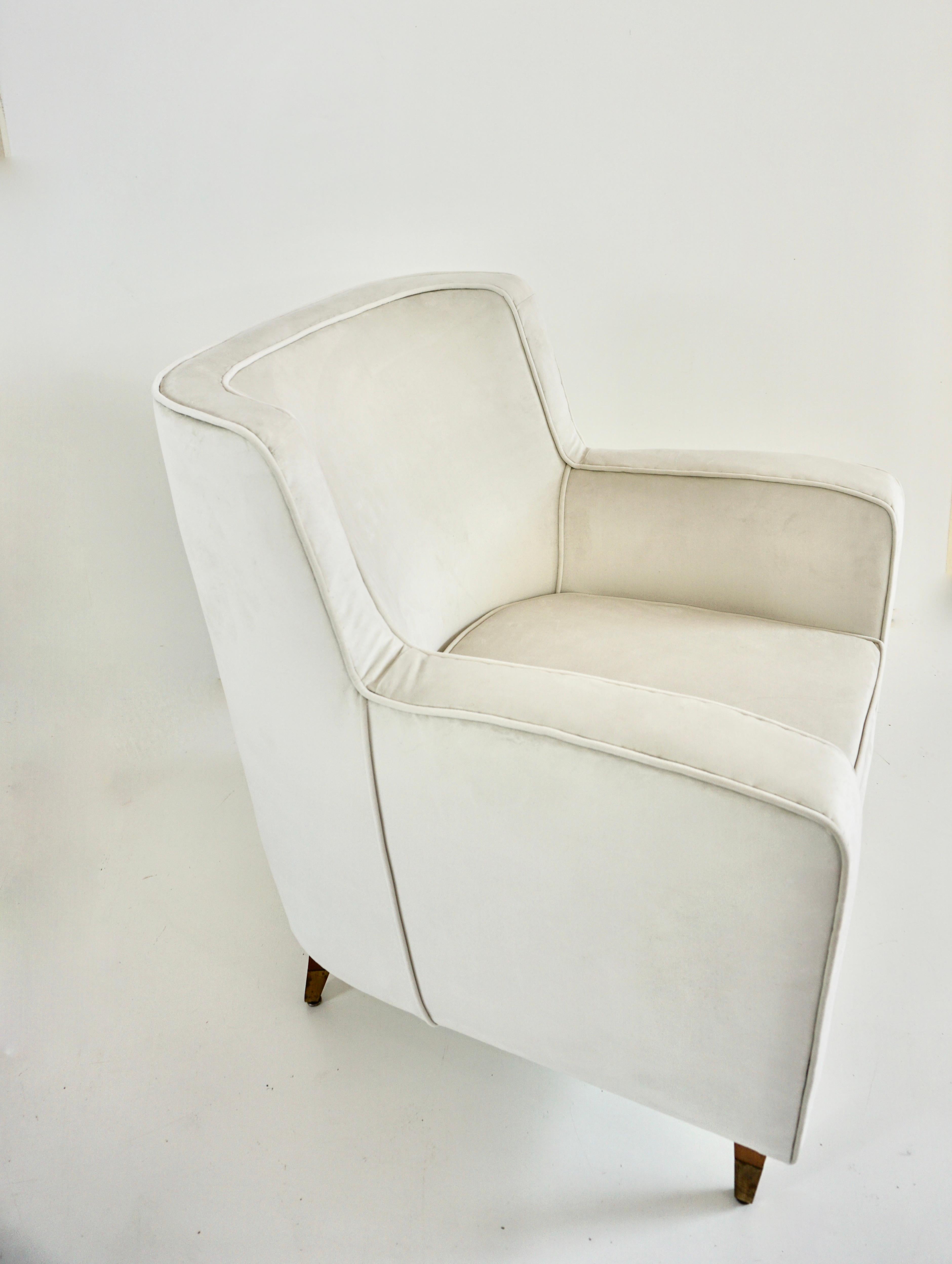 paire de fauteuils Gio Ponti en velours blanc  pieds en laiton pour une résidence privée 1955 en vente 7