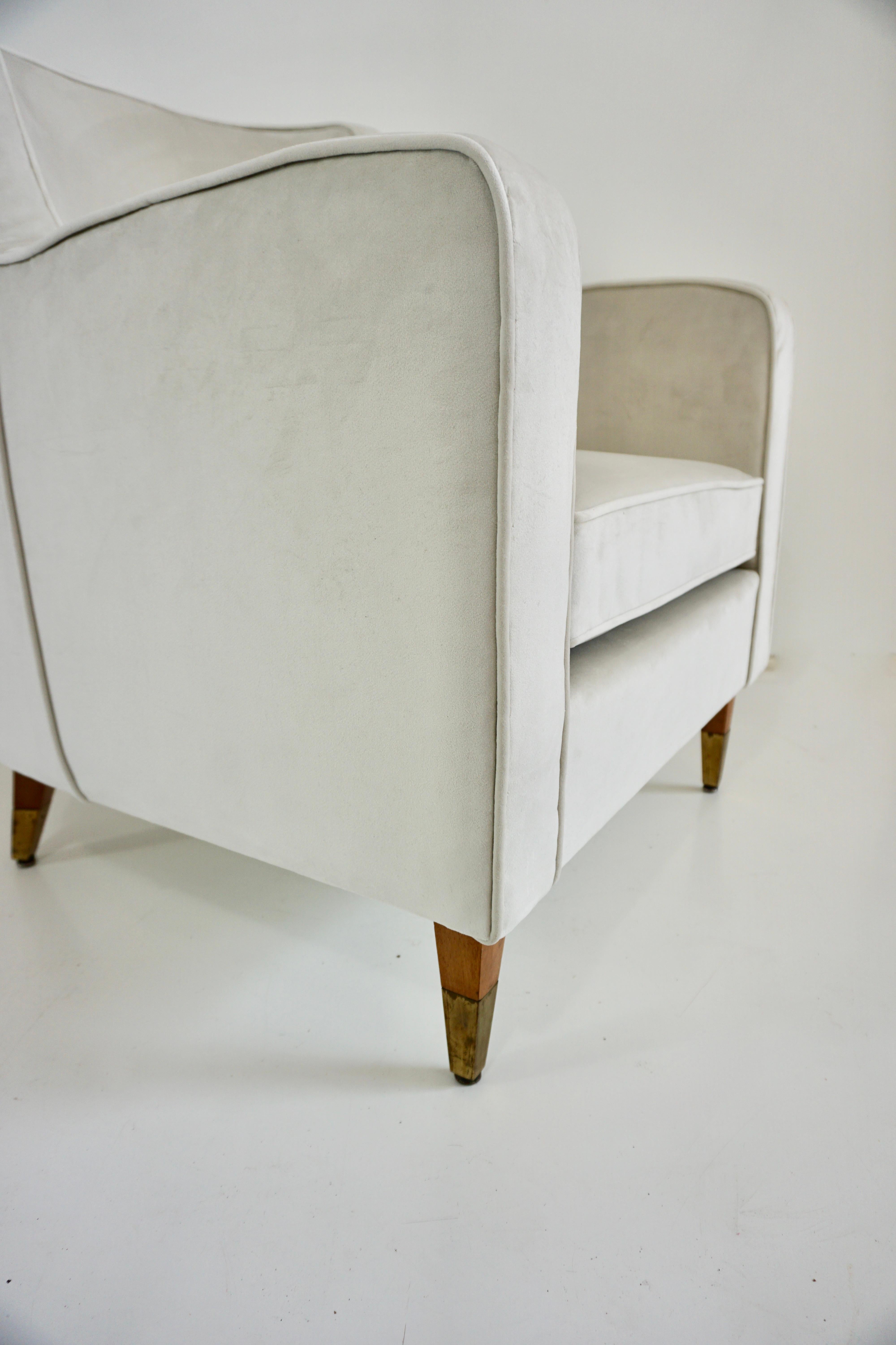 paire de fauteuils Gio Ponti en velours blanc  pieds en laiton pour une résidence privée 1955 en vente 8