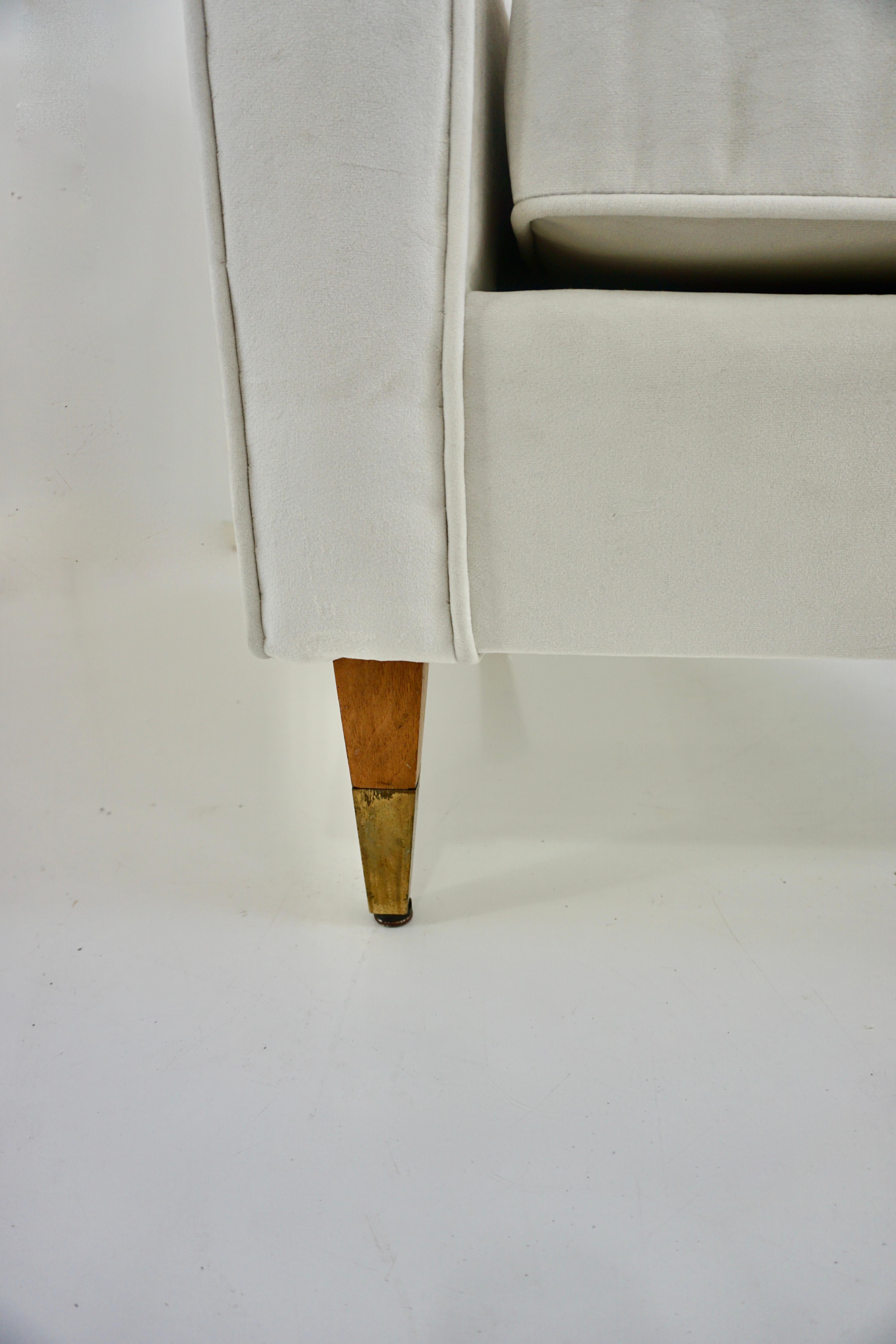 paire de fauteuils Gio Ponti en velours blanc  pieds en laiton pour une résidence privée 1955 en vente 10