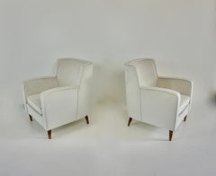 Paar GIO PONTI Sessel aus weißem Samt Messingfüße für Privatwohnungen 1955