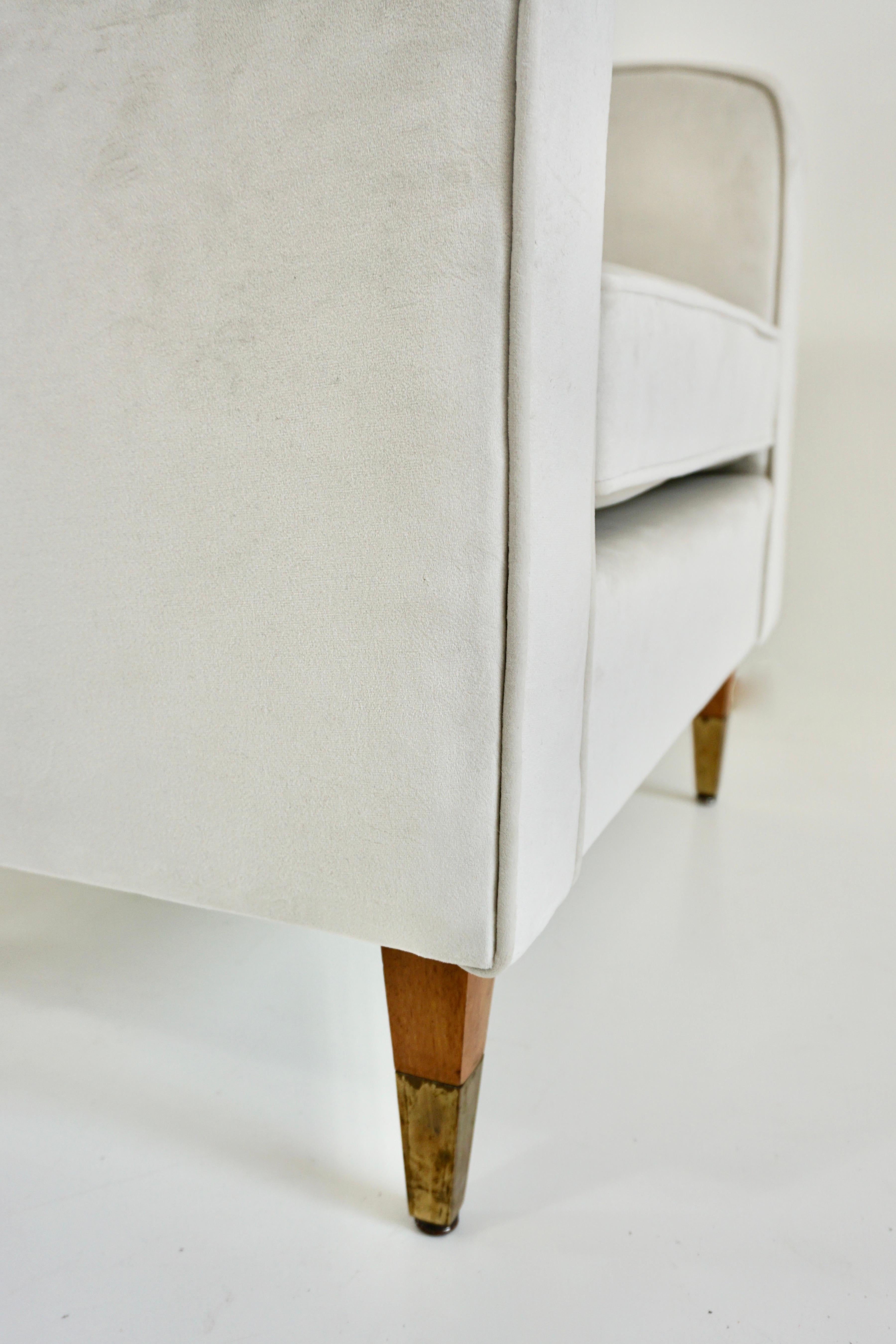 paire de fauteuils Gio Ponti en velours blanc  pieds en laiton pour une résidence privée 1955 en vente 2