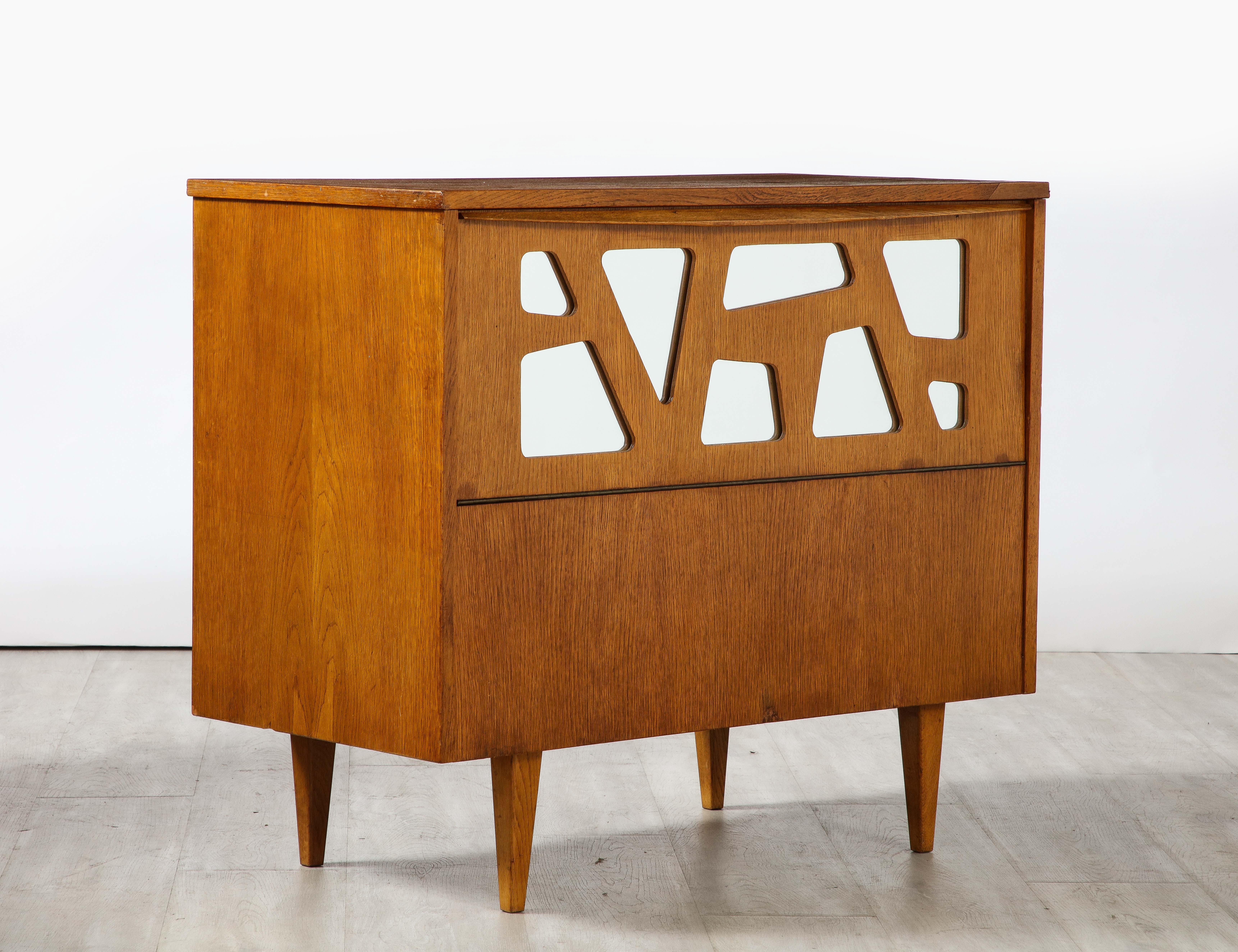 Pair of Gio Ponti Attributed Pair of Oak Cabinets, Italy, circa 1950 4