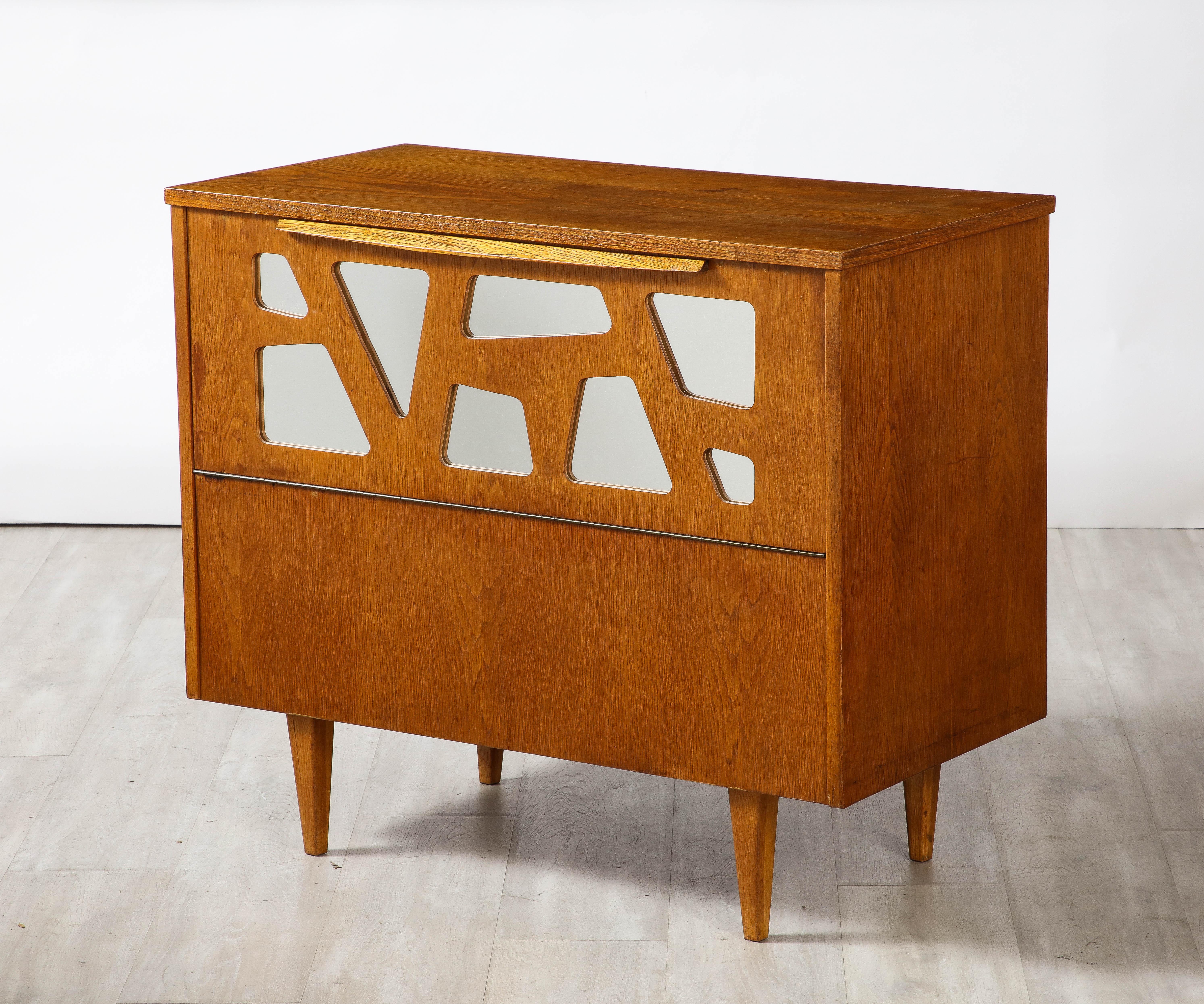 Pair of Gio Ponti Attributed Pair of Oak Cabinets, Italy, circa 1950 12