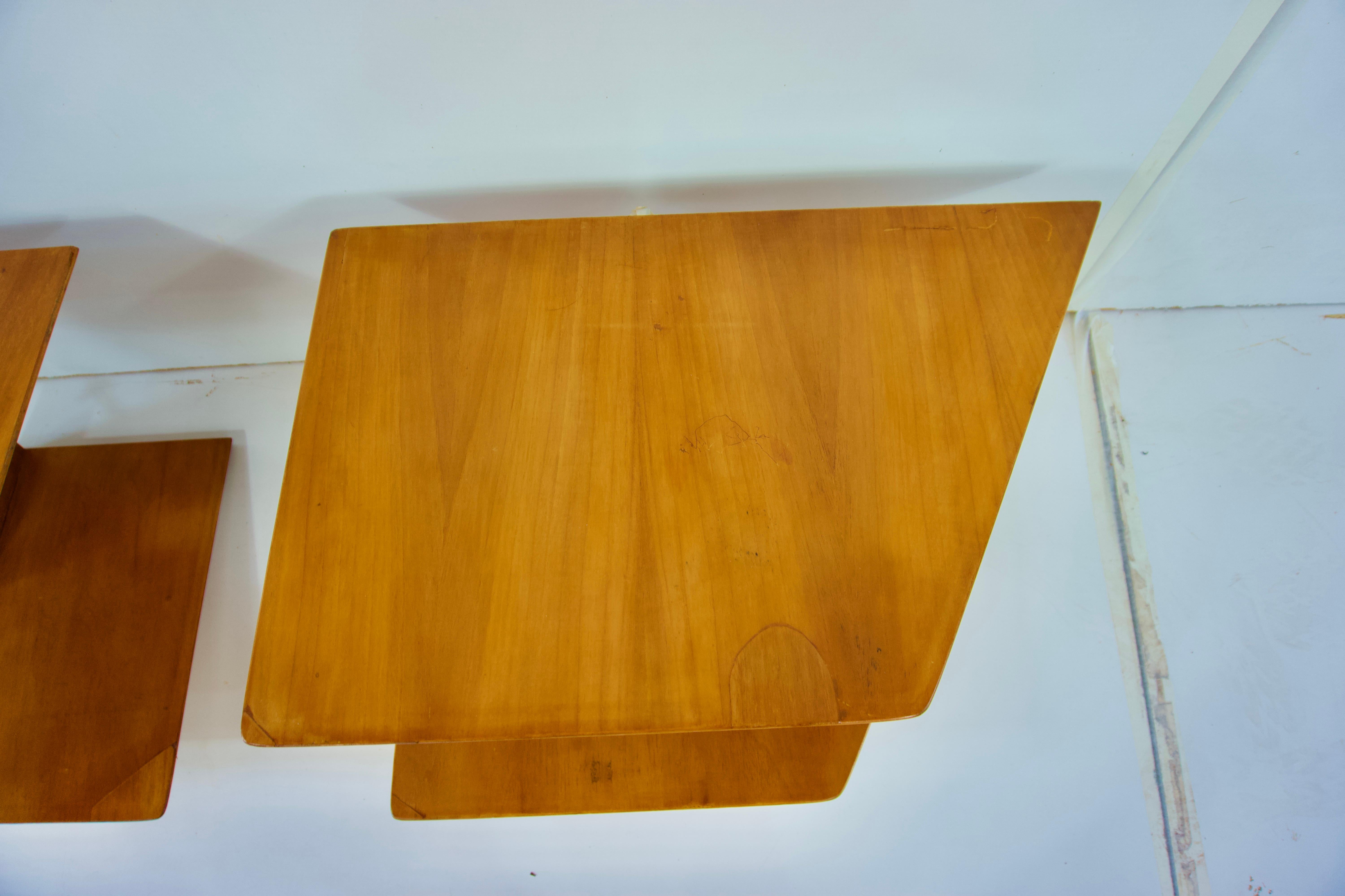 Mid-20th Century pair of GIO PONTI elm hanging nightstand tables, side tables Hotel Royal, 1955