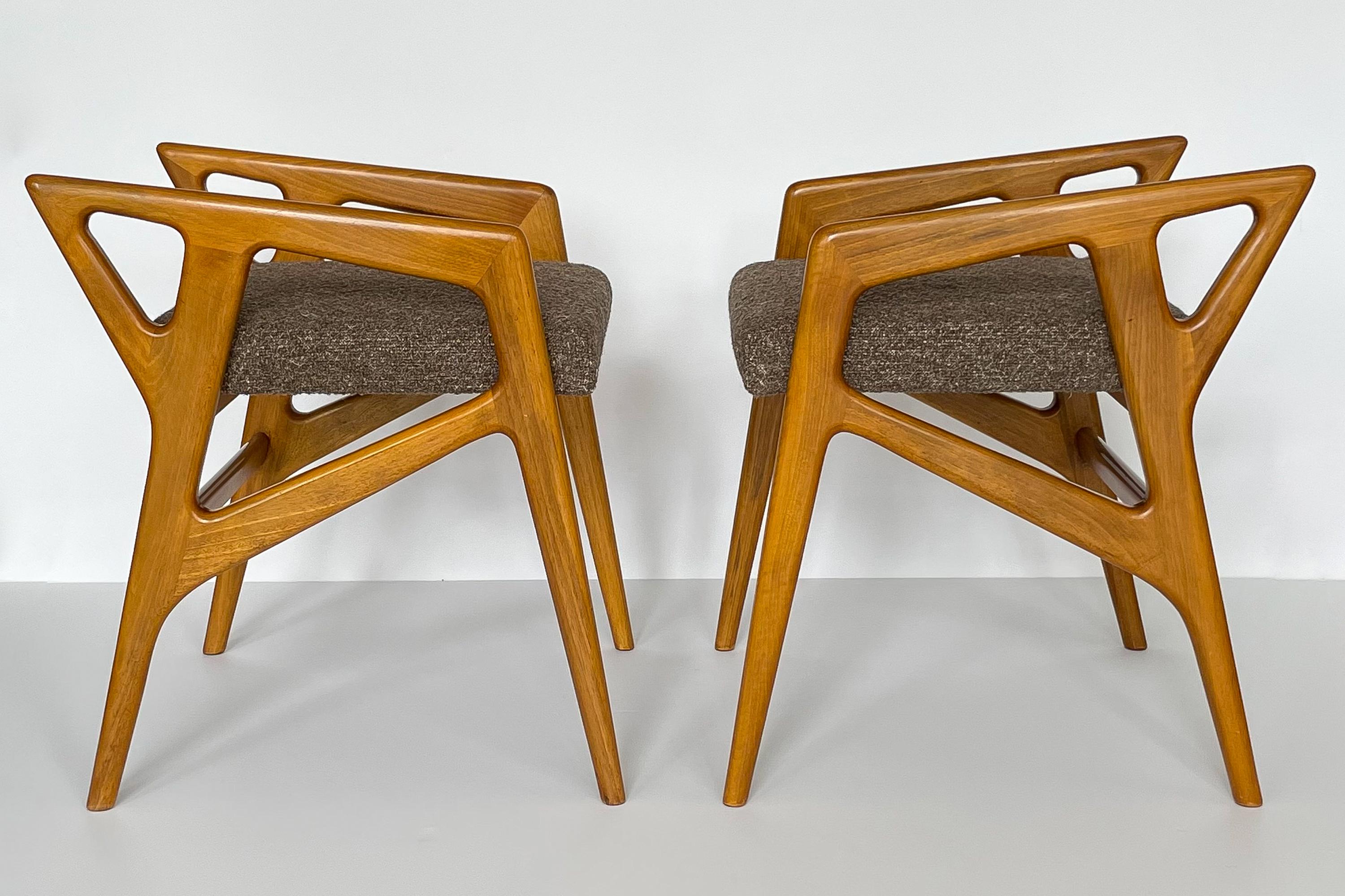 A remarkable pair of sculptural Italian walnut stools designed by the legendary Gio Ponti, dating back to the 1950s. These stunning stools are a perfect blend of artistic flair and exceptional craftsmanship, making them a must-have for any