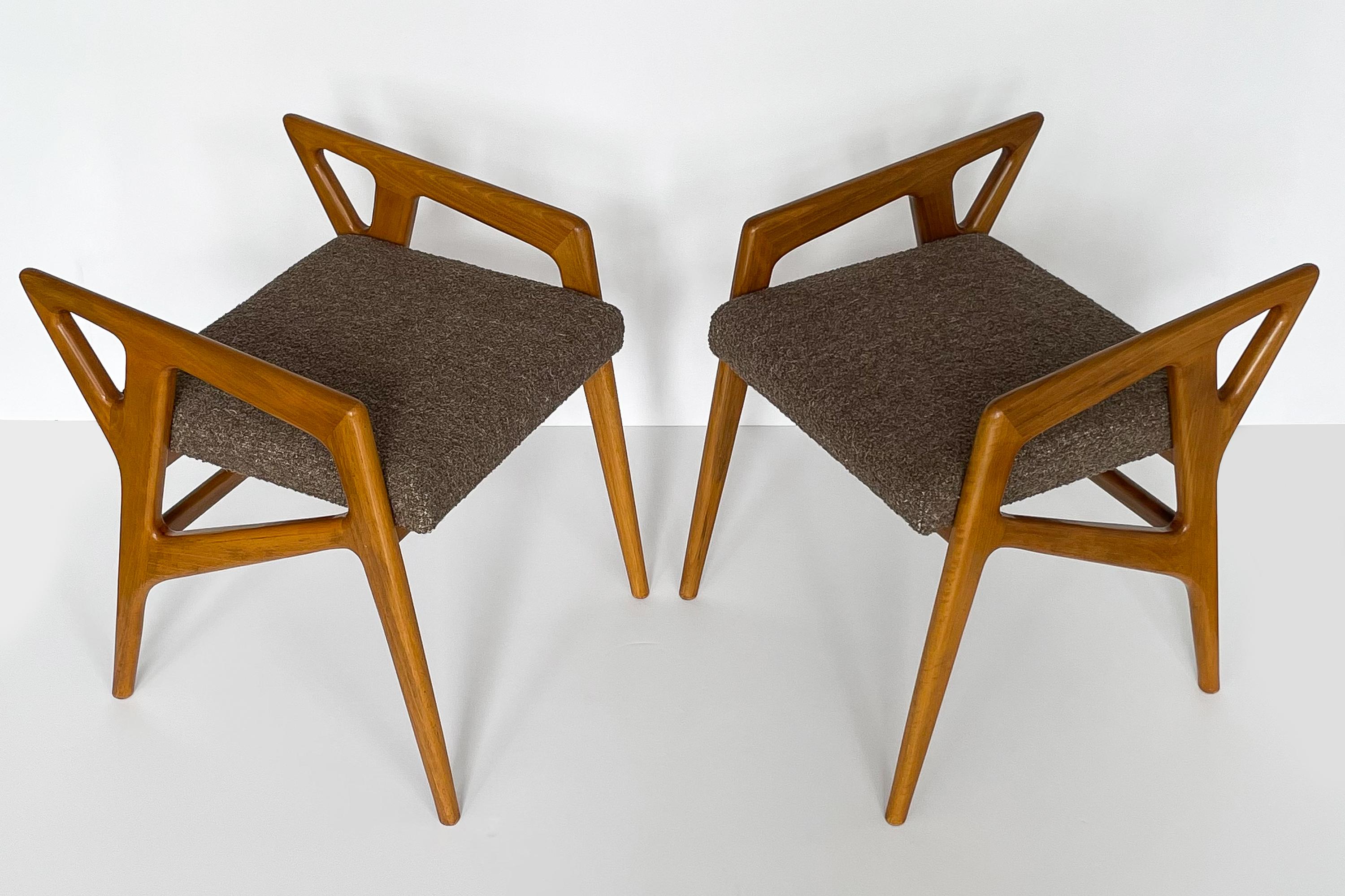 Pair of Gio Ponti Italian Walnut Stools In Good Condition In Chicago, IL