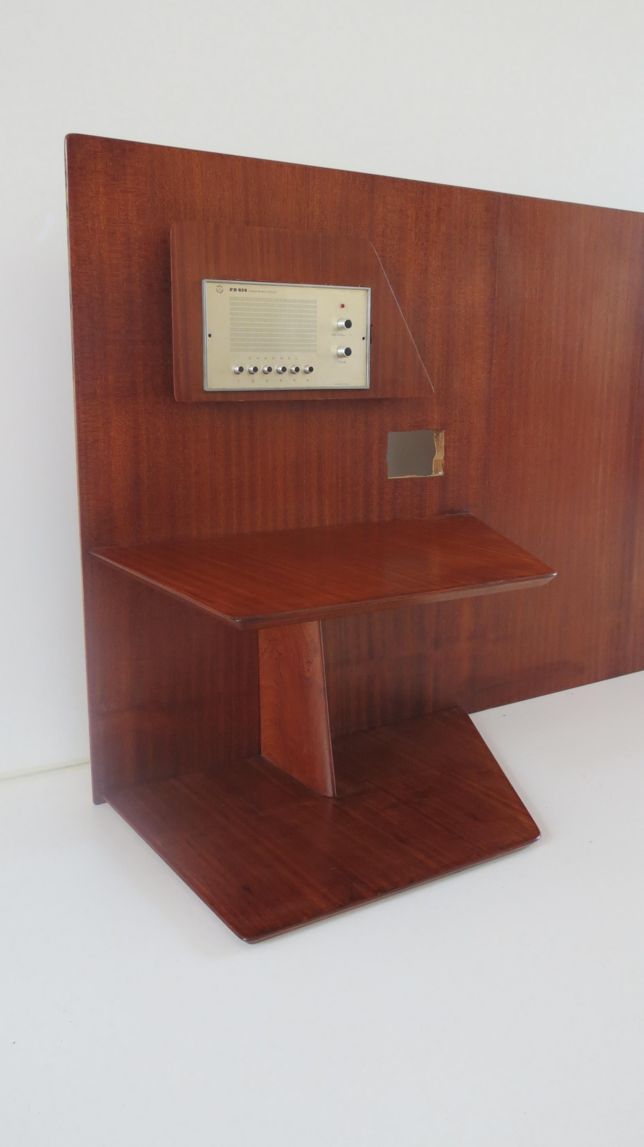 A pair of headboards by Gio Ponti from the furniture of the Hotel Royal in Naples, 1955.
Manufactured by Giordano Chiesa by Dassi
mahogany veneered wood with two tiered shelving and radio unit.
Very good condition, good original patina
Sold with