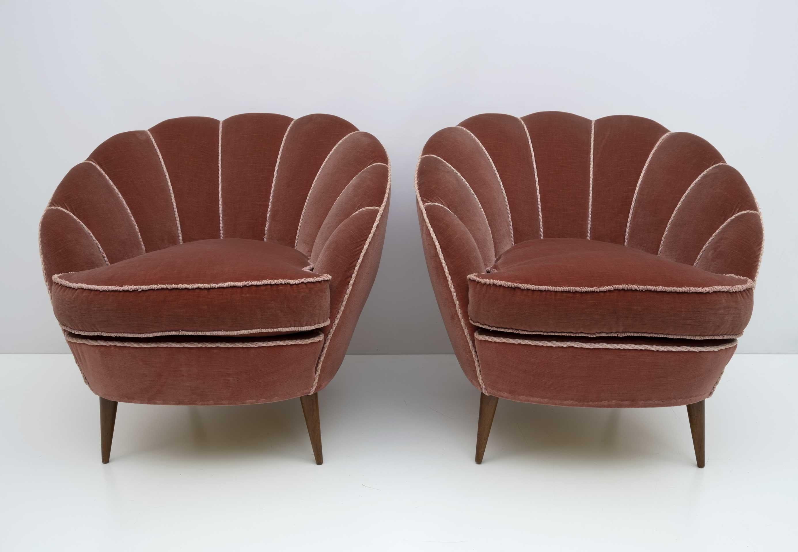 Mid-20th Century Attributed Gio Ponti Mid-Century Modern Italian Armchairs by ISA Bergamo, Pair For Sale