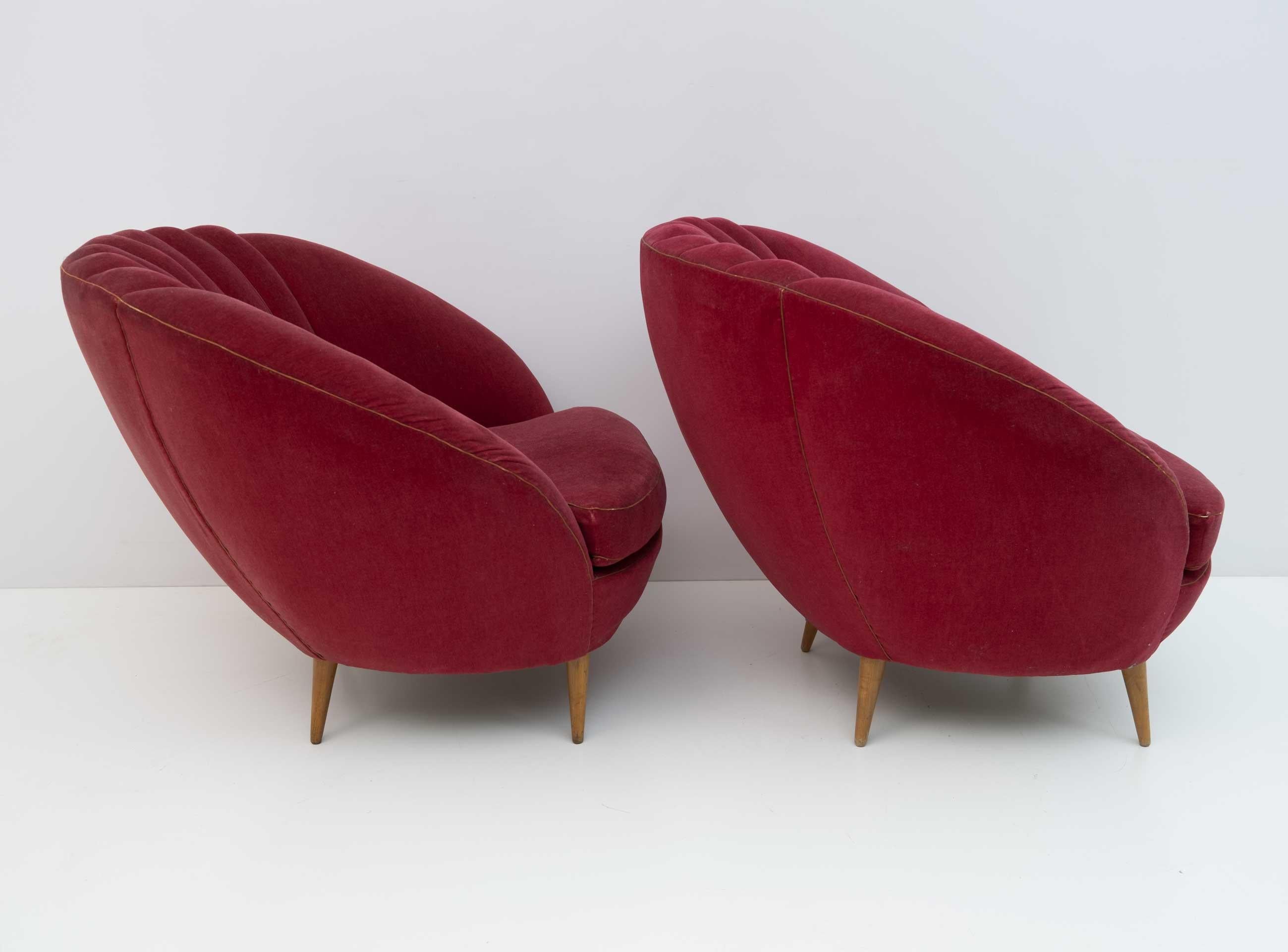 Moderne italienische Sessel von Gio Ponti aus der Mitte des Jahrhunderts von ISA Bergamo, 50er Jahre, Paar (Samt) im Angebot