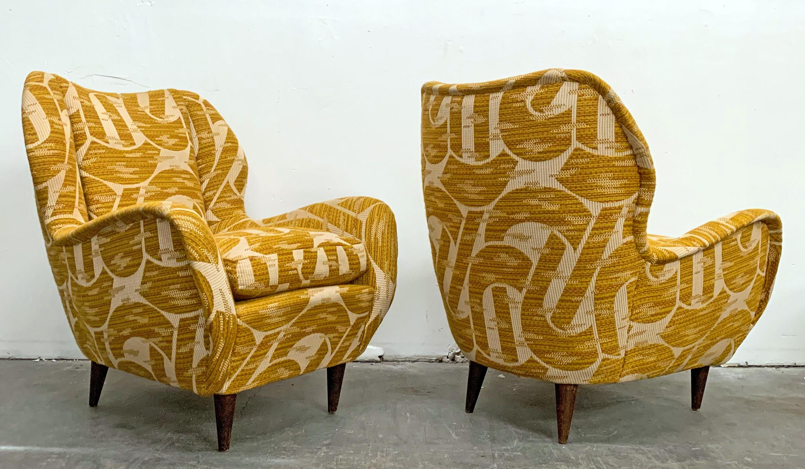 Pair of Gio Ponti Mid-Century Modern Italian Armchairs for ISA Bergamo In Good Condition In Culver City, CA