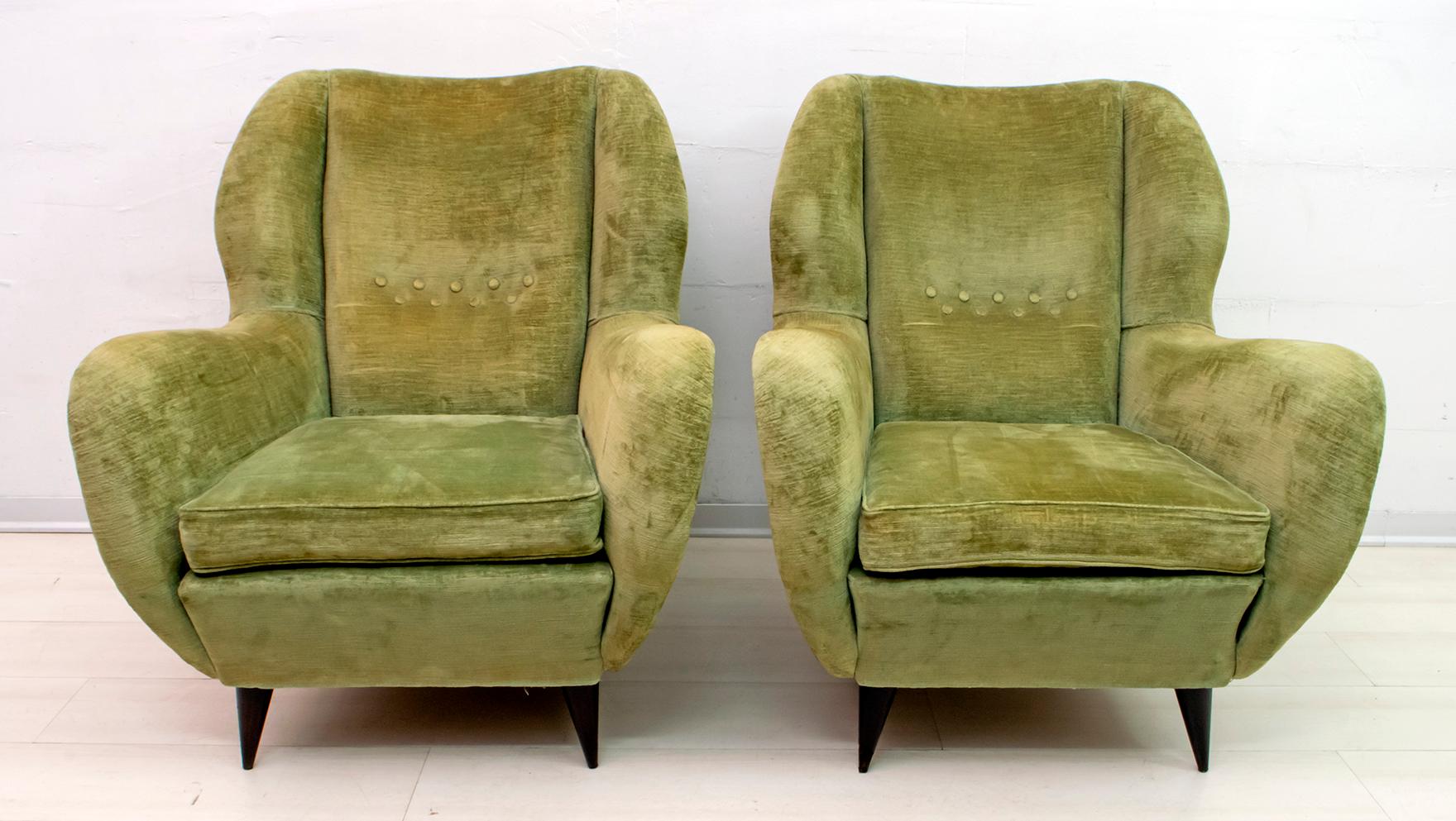 Pair of Gio Ponti Mid-Century Modern Italian Linen Velvet Armchairs for ISA In Good Condition In Puglia, Puglia