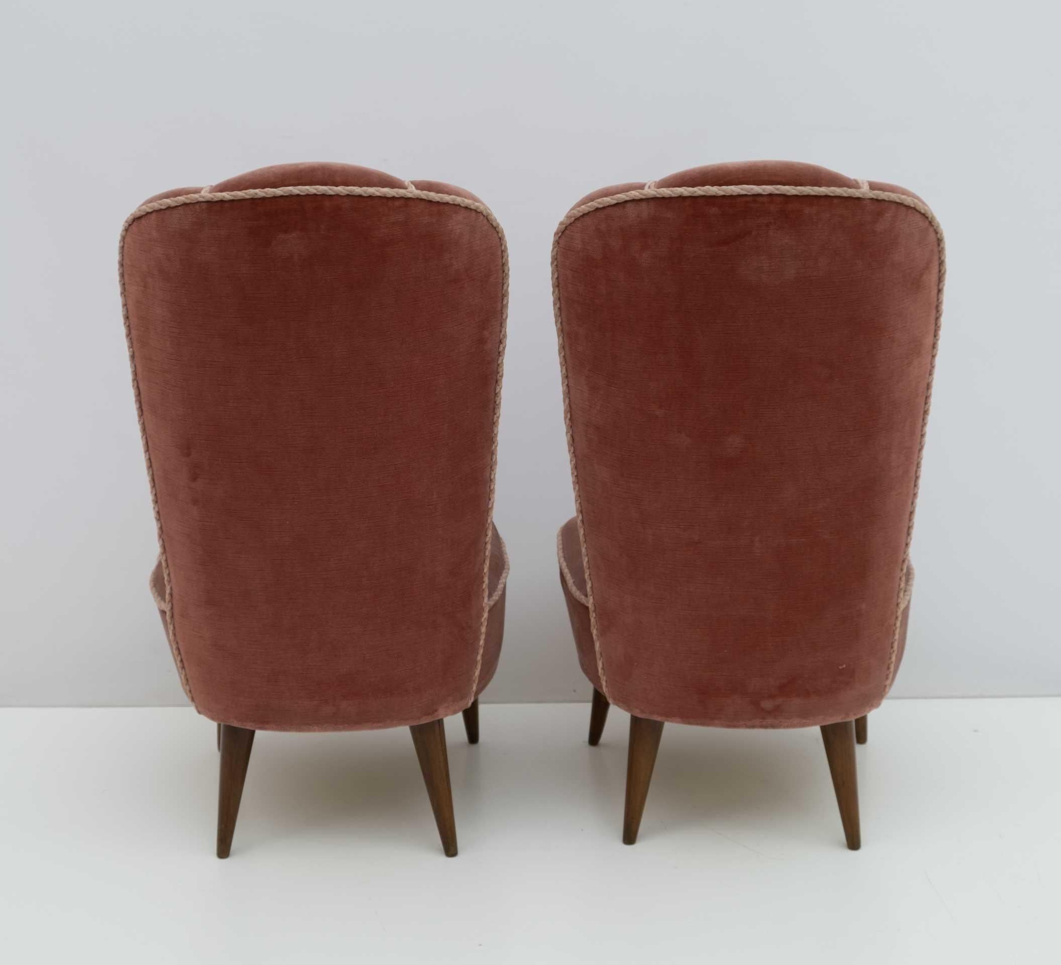 Attributed Gio Ponti Mid-Century Italian Small Armchairs by ISA Bergamo, Pair For Sale 1