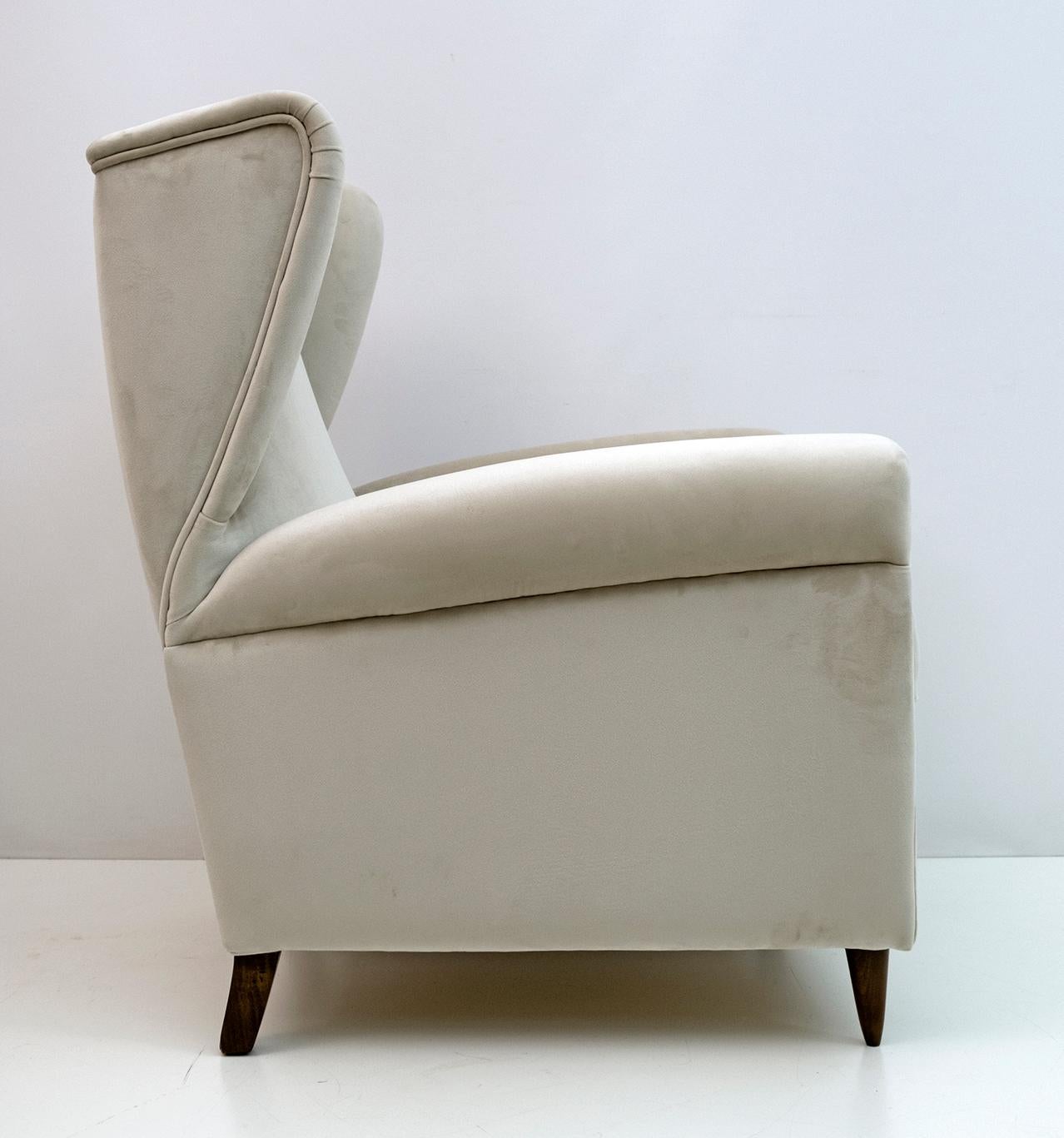 Attributed Gio Ponti Mid-Century Modern Italian Velvet Armchairs, 1950s, Pair For Sale 2