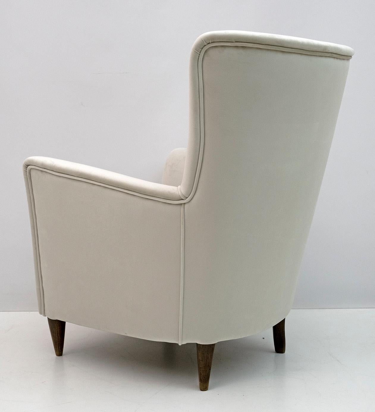 Pair of Gio Ponti Style Mid-Century Modern Italian Velvet Armchairs for Isa, 50s For Sale 6