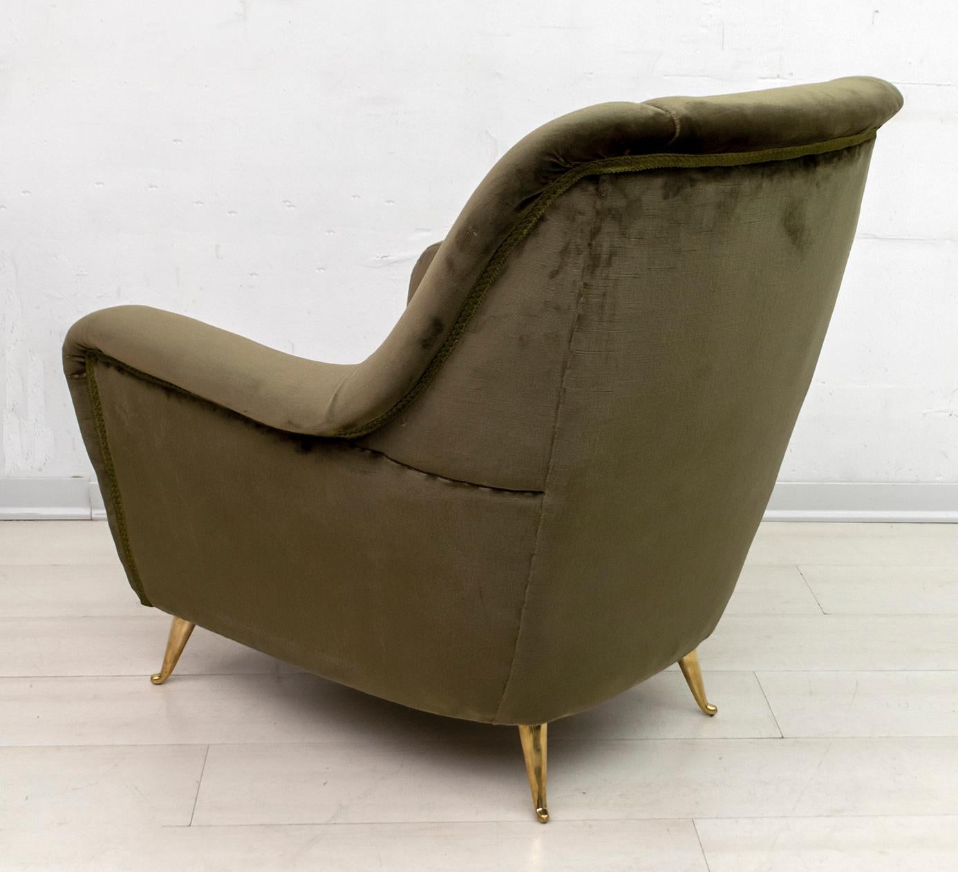 Pair of Gio Ponti Mid-Century Modern Italian Velvet Armchairs for ISA, 1950s 3